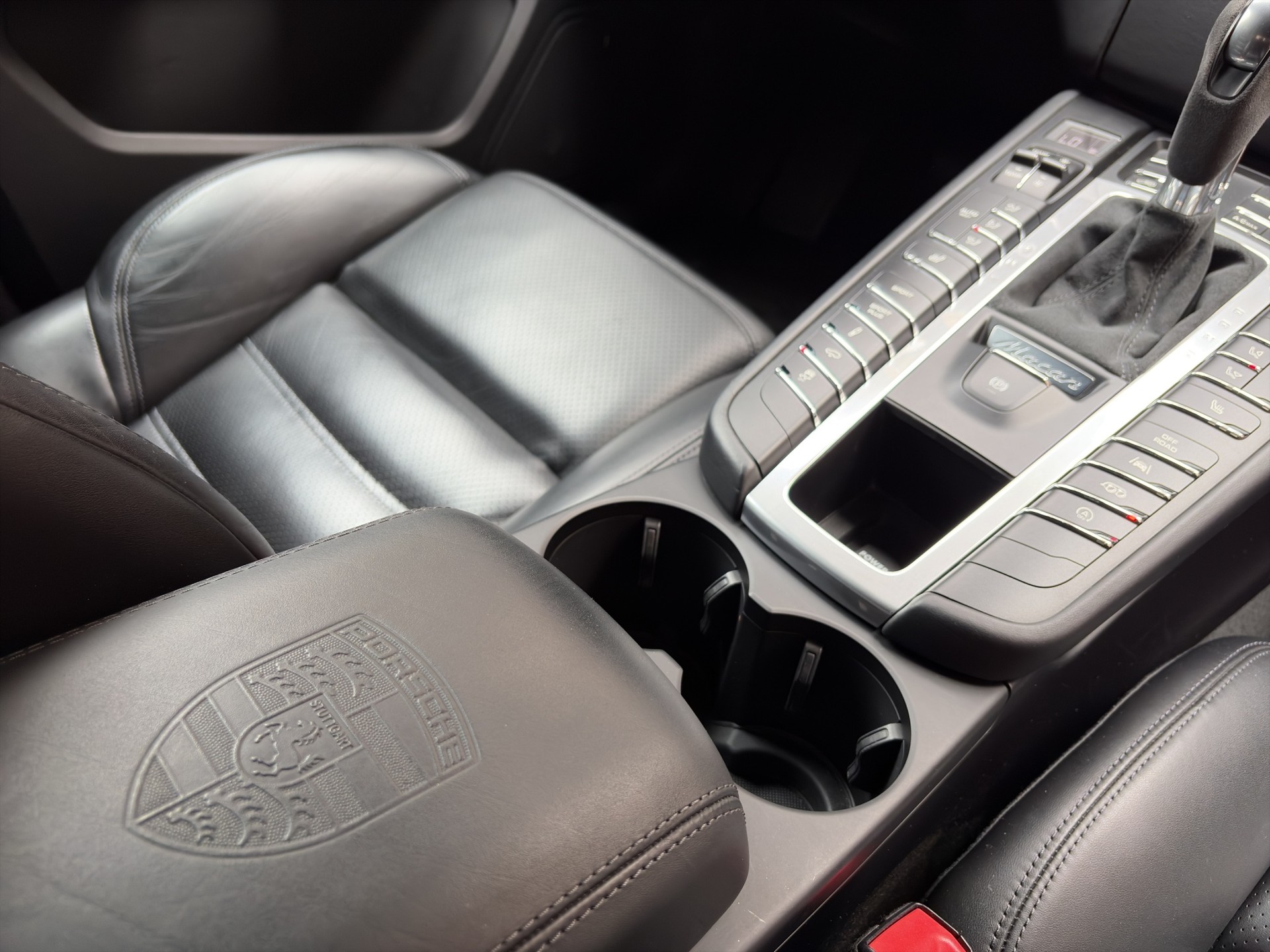 PORSCHE Macan Turbo PDK-image-23