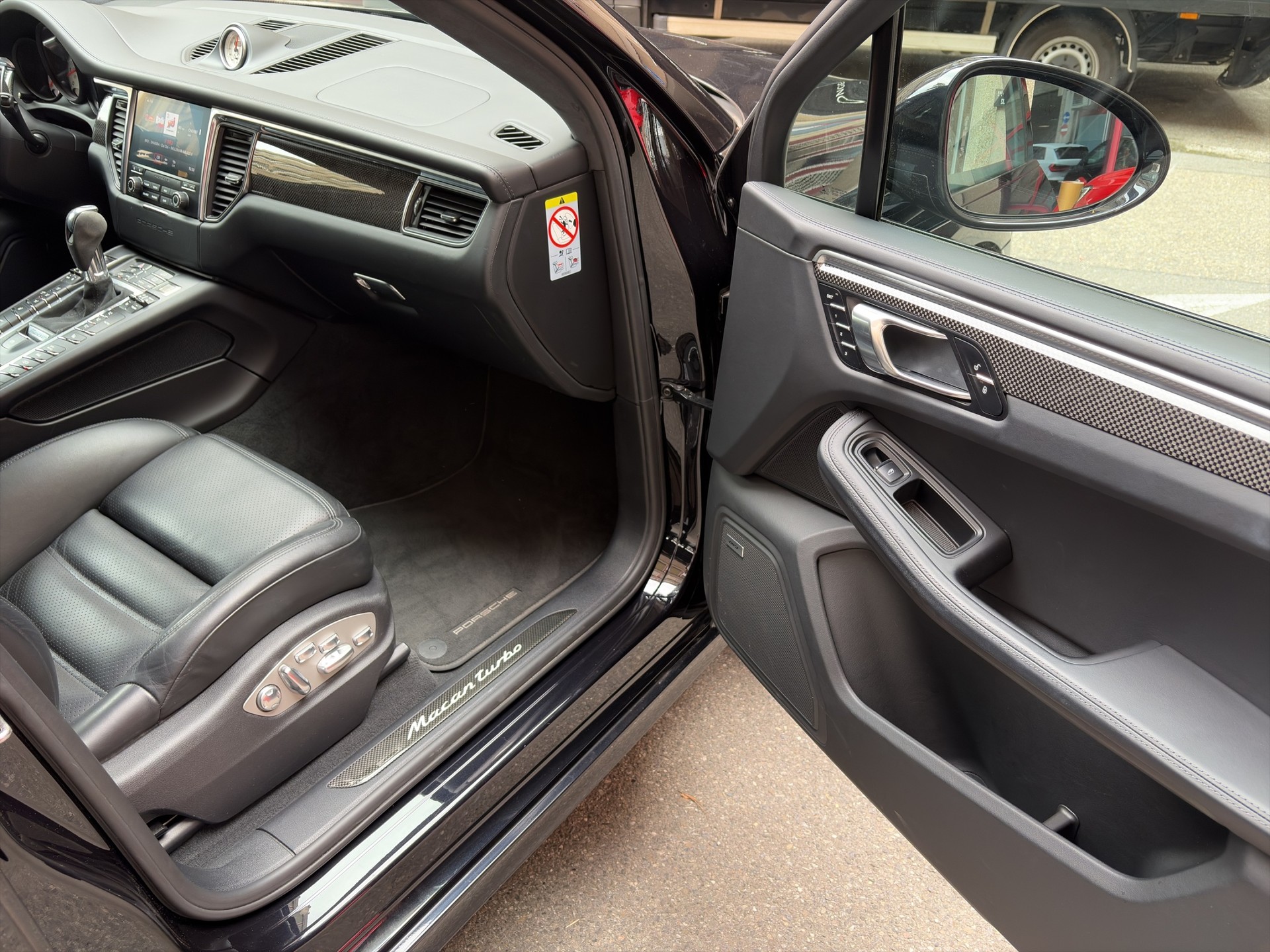 PORSCHE Macan Turbo PDK-image-10