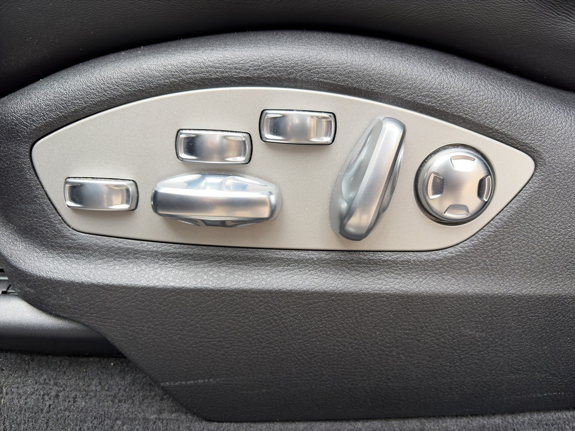 PORSCHE Macan Turbo PDK-image-28