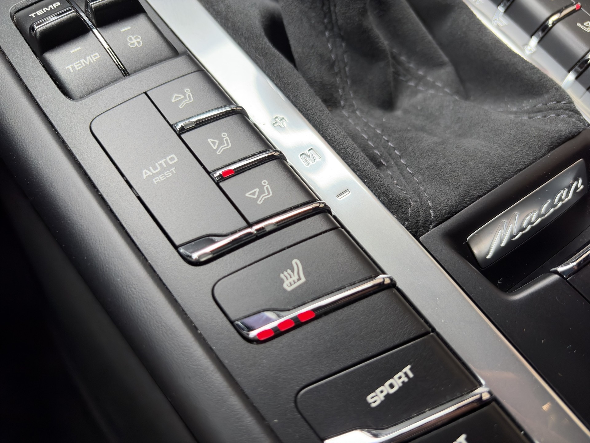 PORSCHE Macan Turbo PDK-image-25