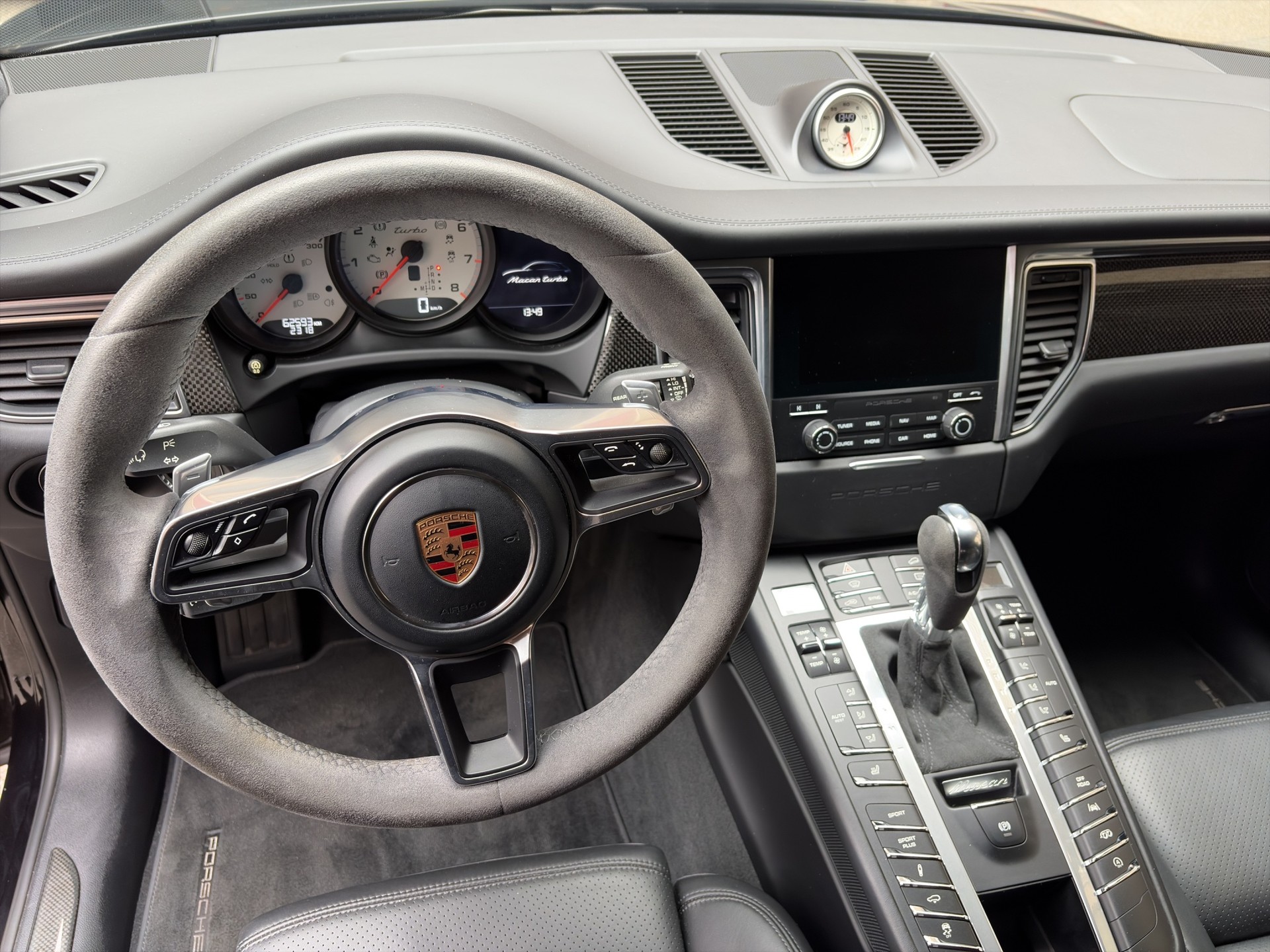 PORSCHE Macan Turbo PDK-image-18
