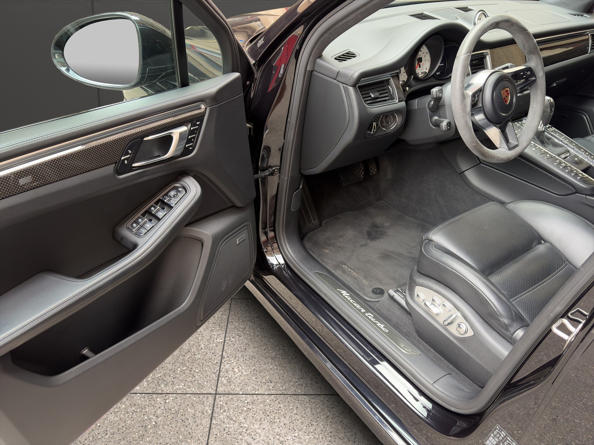 PORSCHE Macan Turbo PDK-image-9