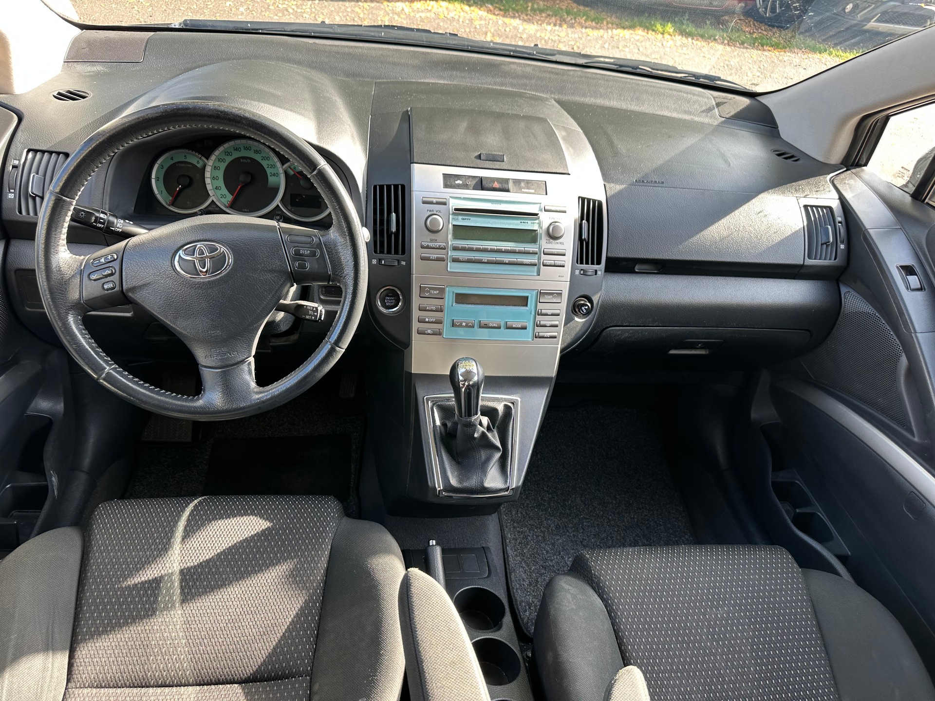 TOYOTA Corolla Verso 2.2 D-4D Edition-image-9