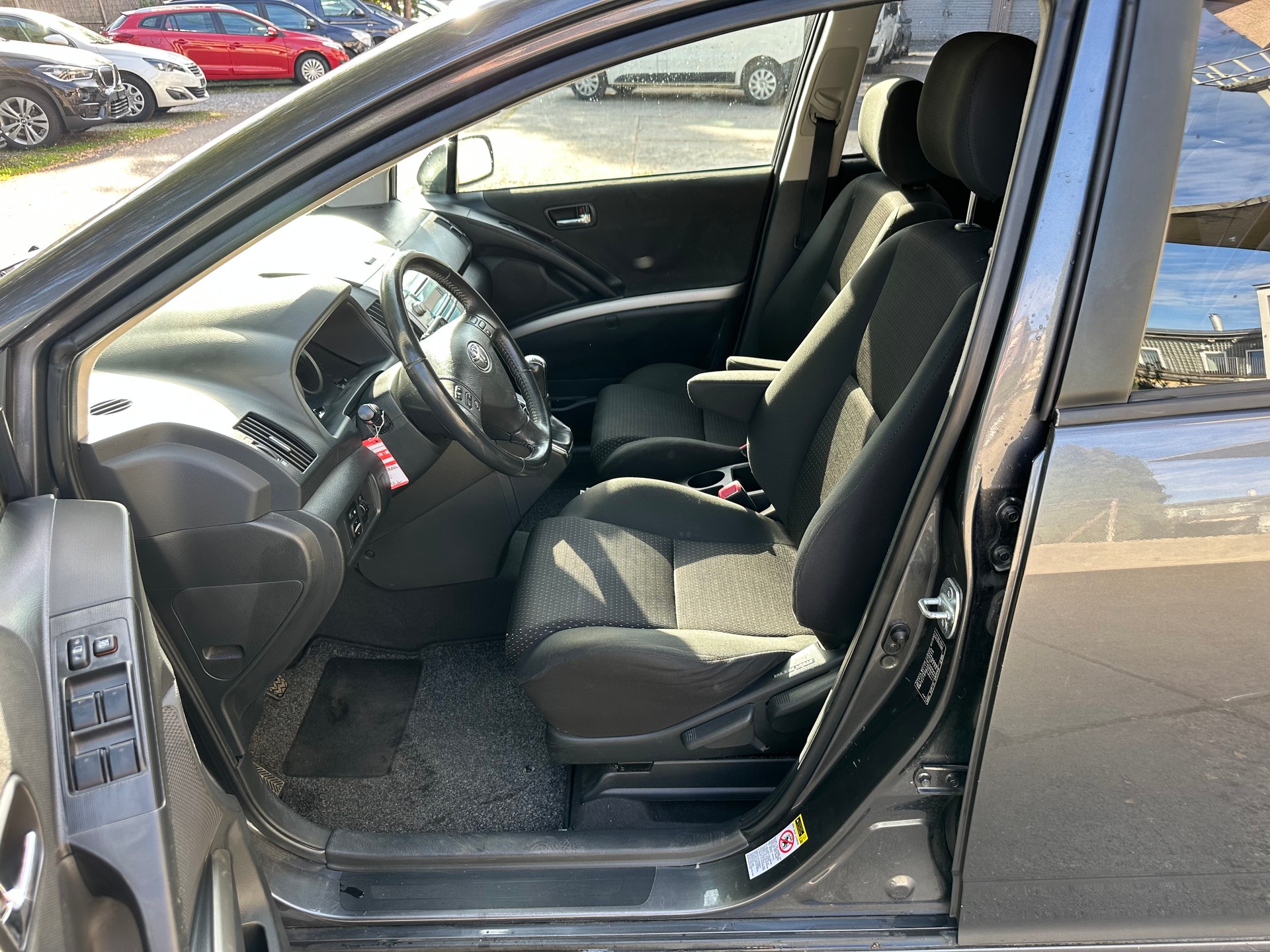 TOYOTA Corolla Verso 2.2 D-4D Edition-image-10
