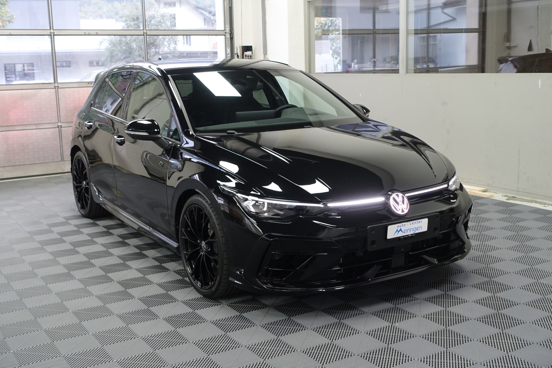 VW Golf VIII 2.0 TSI R Black Edition DSG 4motion **neues Modell**-image-1