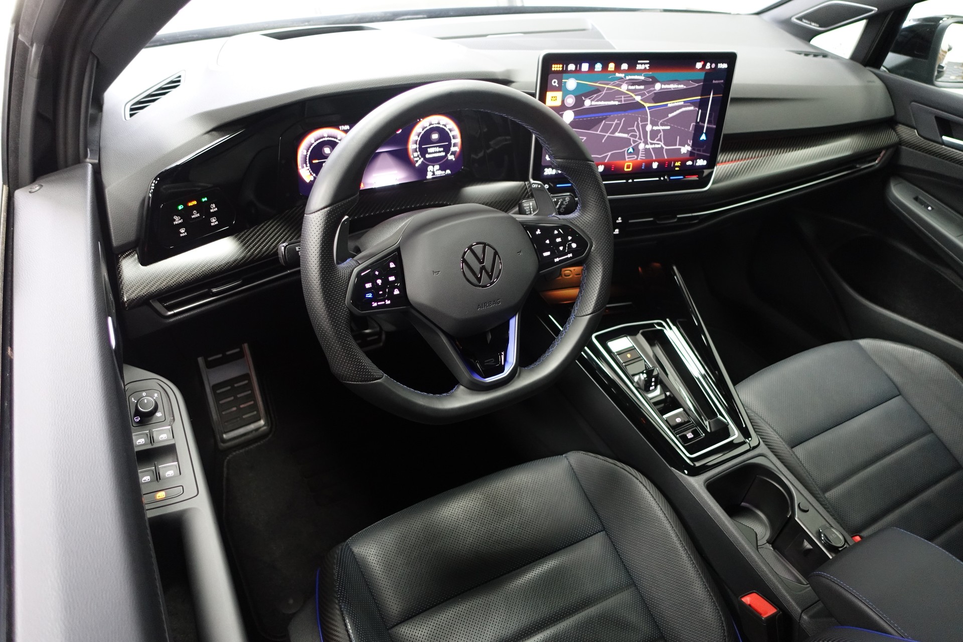 VW Golf VIII 2.0 TSI R Black Edition DSG 4motion **neues Modell**-image-11