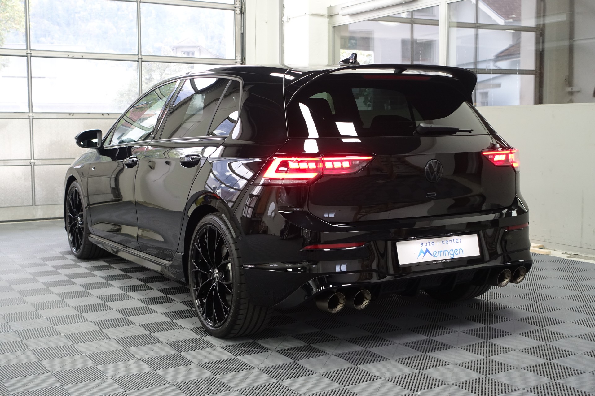 VW Golf VIII 2.0 TSI R Black Edition DSG 4motion **neues Modell**-image-5