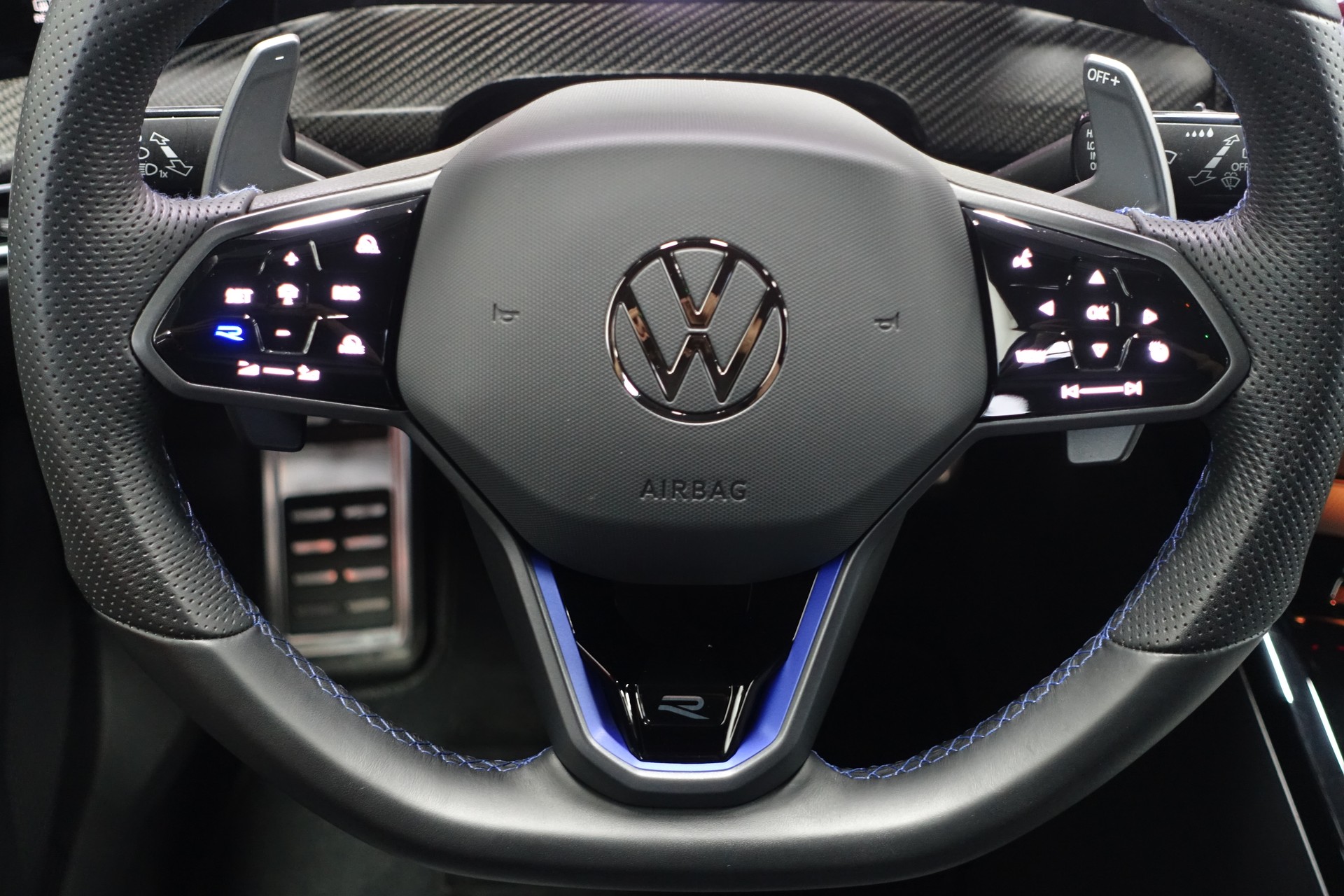 VW Golf VIII 2.0 TSI R Black Edition DSG 4motion **neues Modell**-image-19