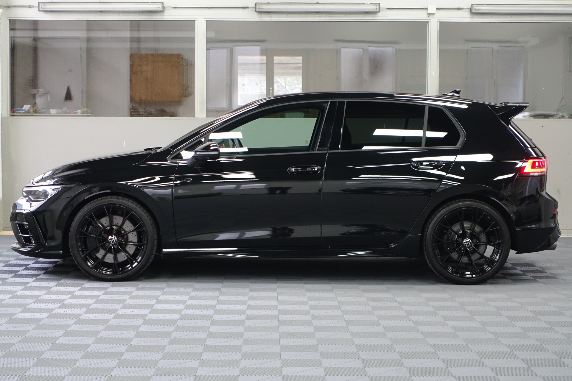 VW Golf VIII 2.0 TSI R Black Edition DSG 4motion **neues Modell**-image-4