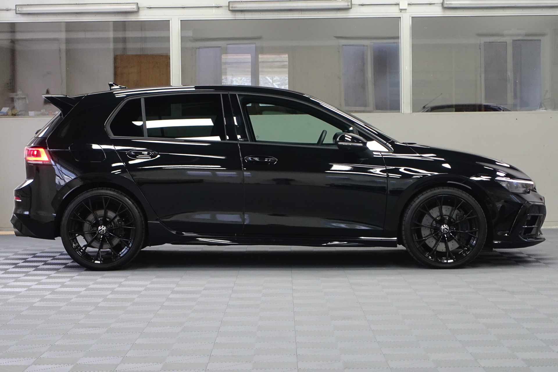 VW Golf VIII 2.0 TSI R Black Edition DSG 4motion **neues Modell**-image-3