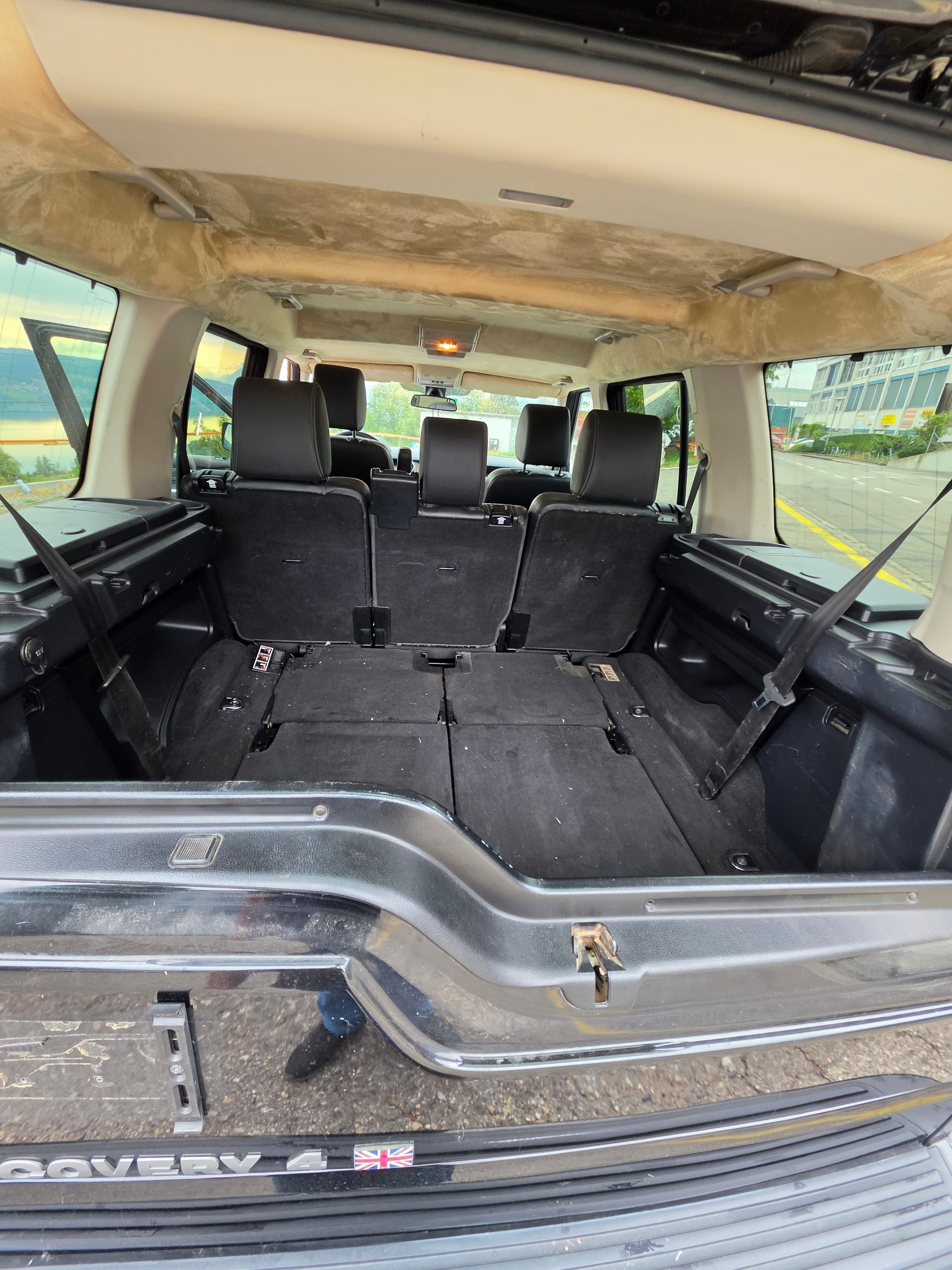 LAND ROVER Discovery 3.0 TDV6 HSE Automatic-image-9