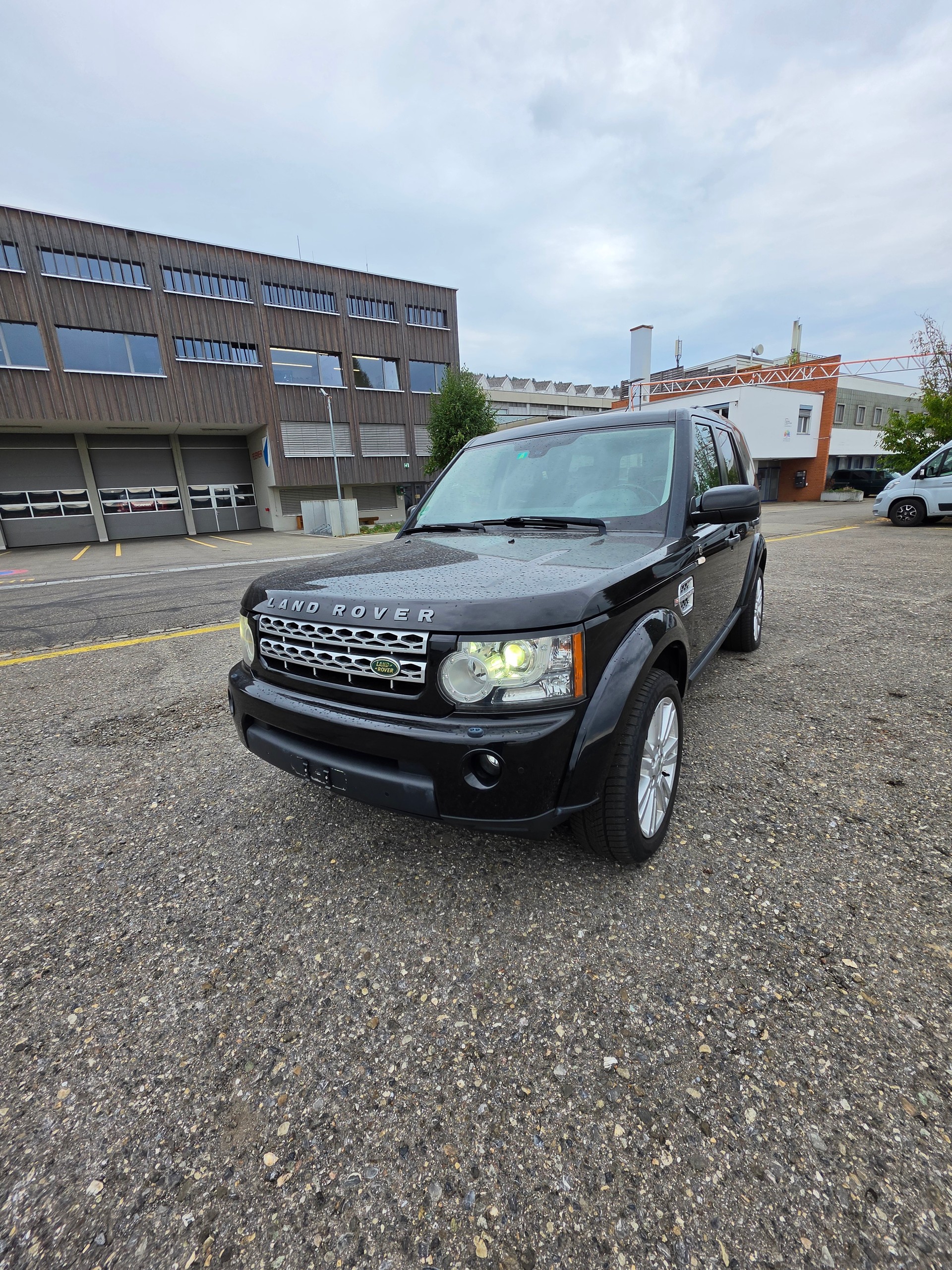 LAND ROVER Discovery 3.0 TDV6 HSE Automatic-image-1