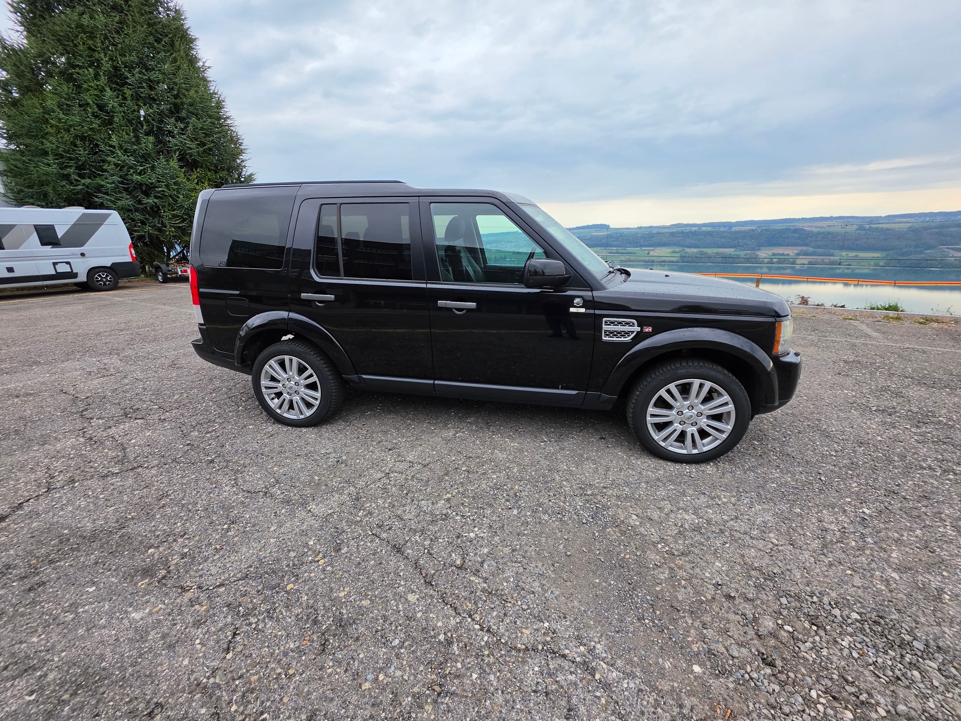 LAND ROVER Discovery 3.0 TDV6 HSE Automatic-image-3