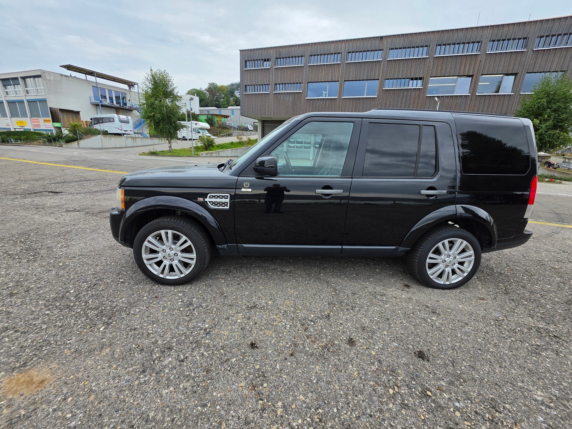 LAND ROVER Discovery 3.0 TDV6 HSE Automatic-image-4