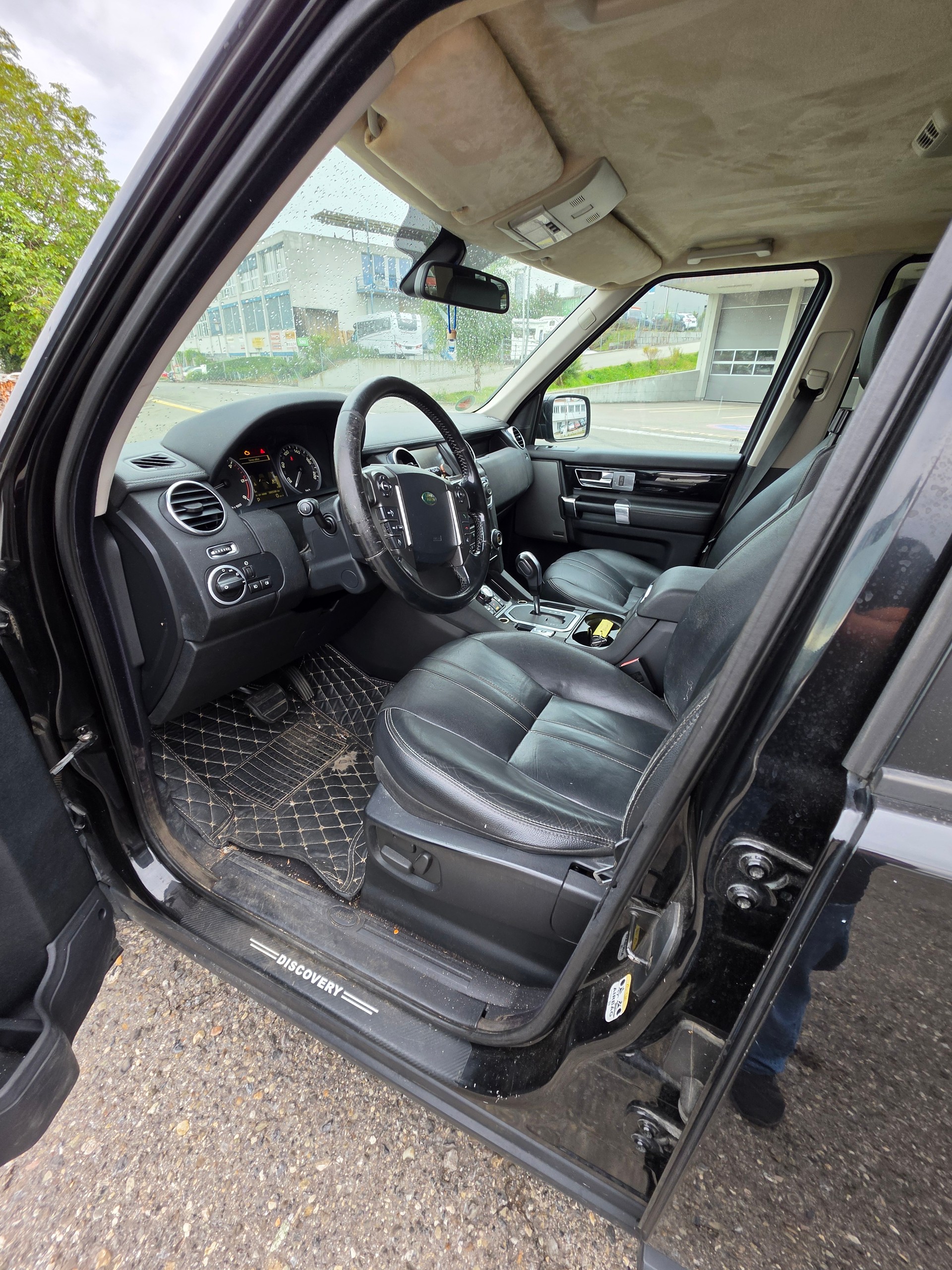 LAND ROVER Discovery 3.0 TDV6 HSE Automatic-image-10