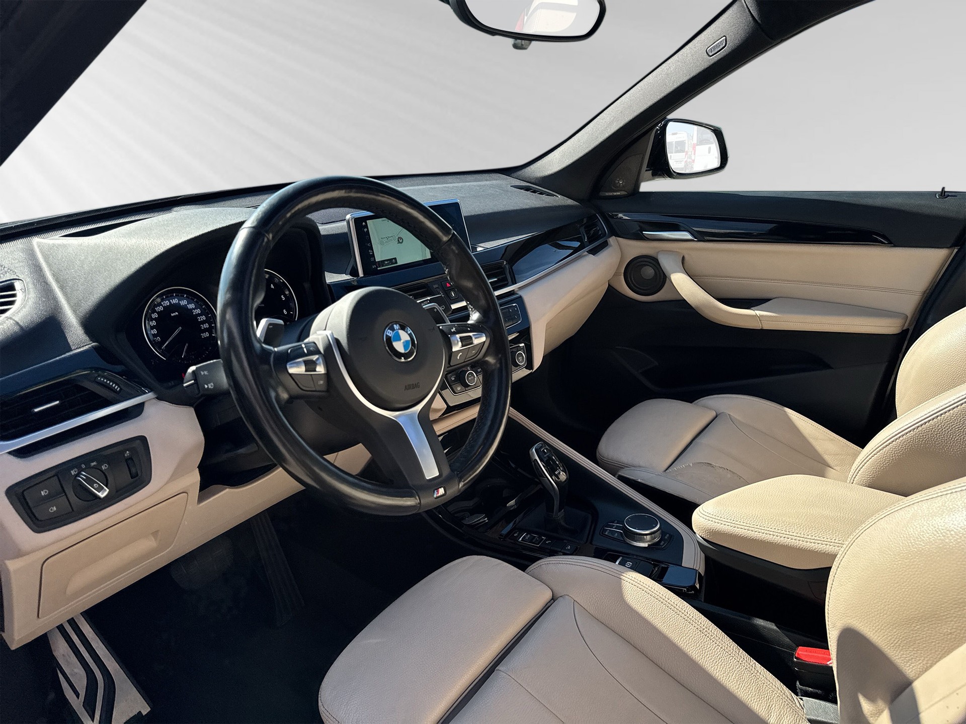 BMW X1 xDrive 20d M Sport Steptronic-showroom-element-3