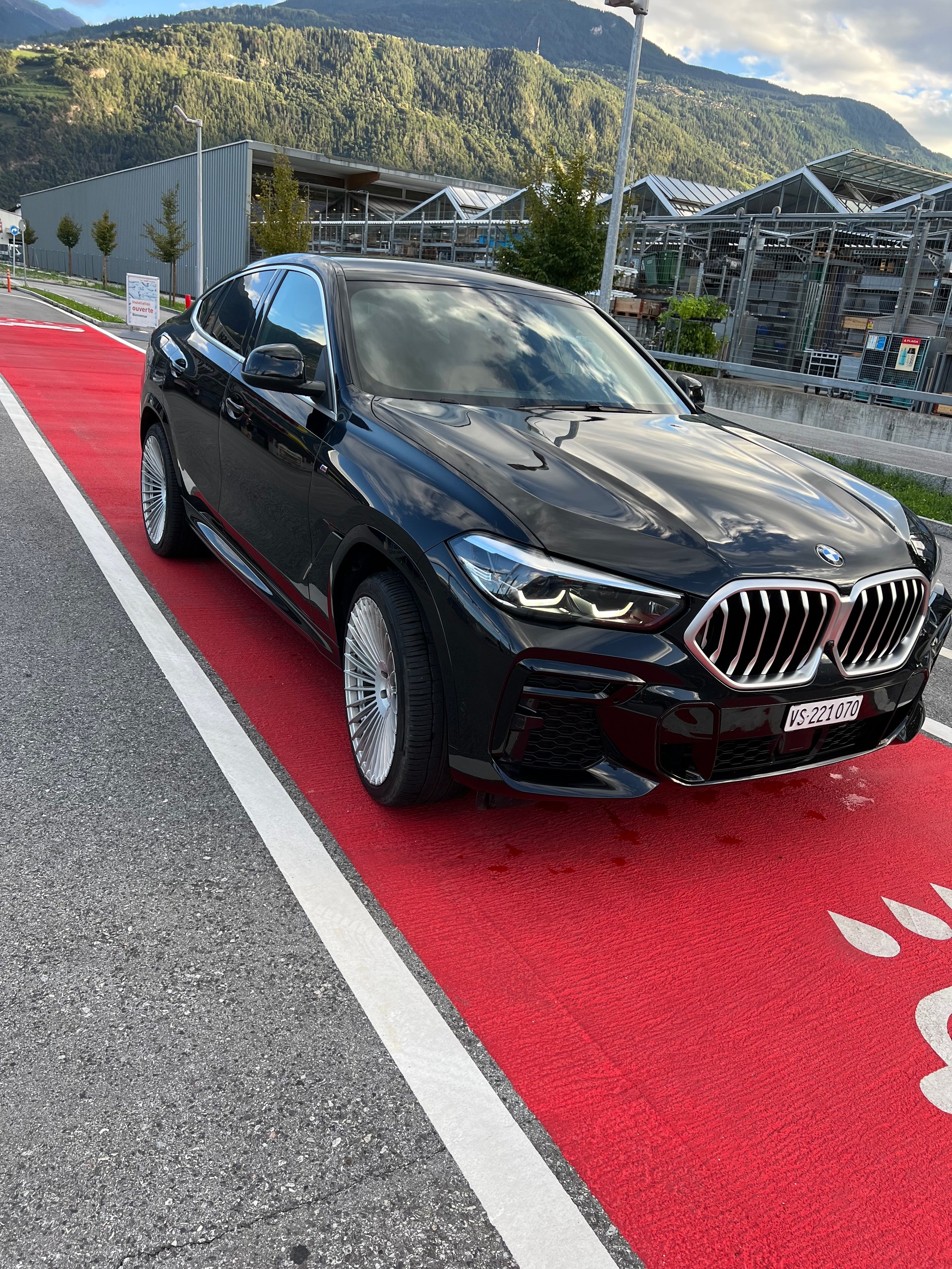 BMW X6 40i xDrive-image-2