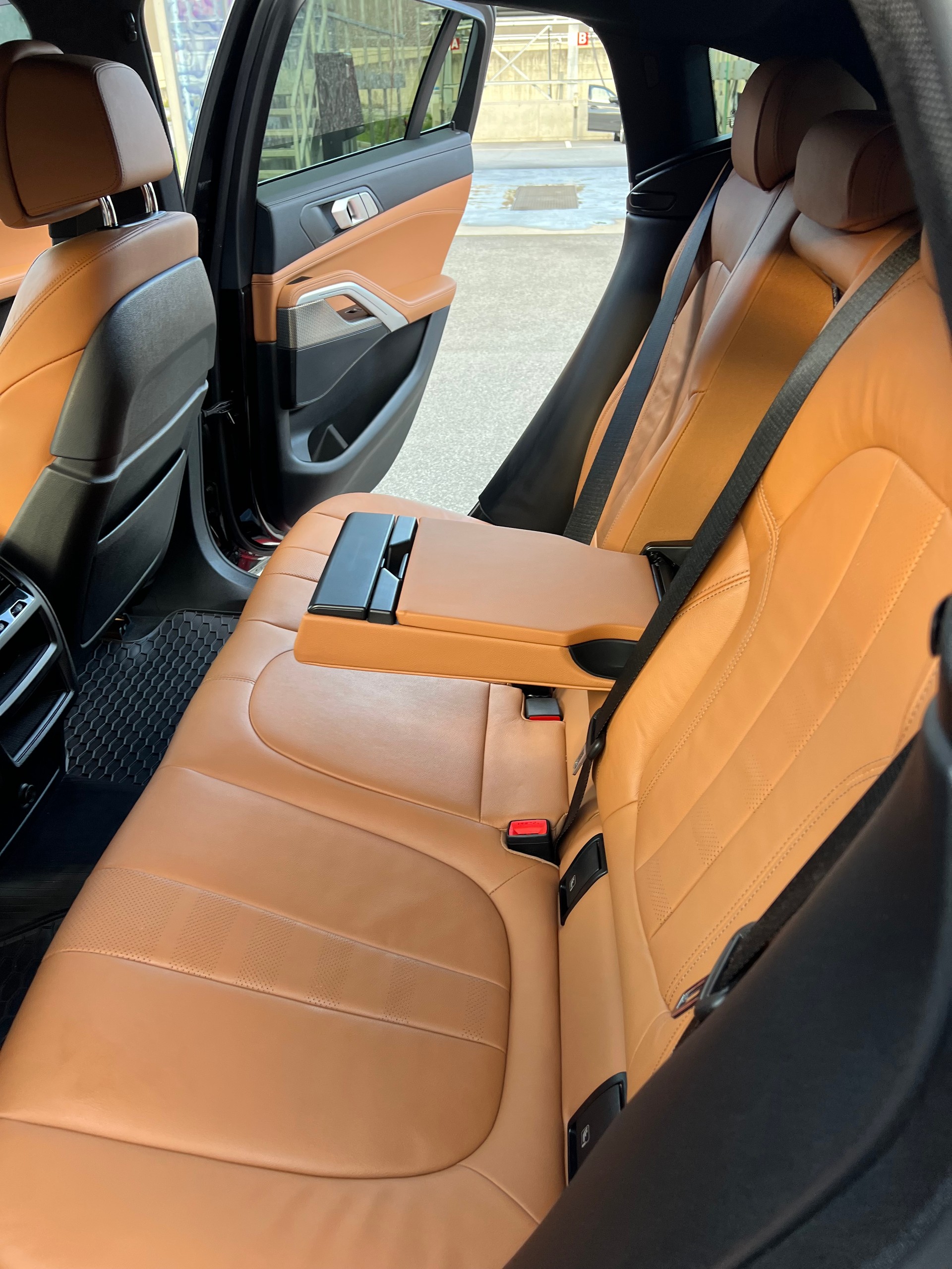 BMW X6 40i xDrive-image-4