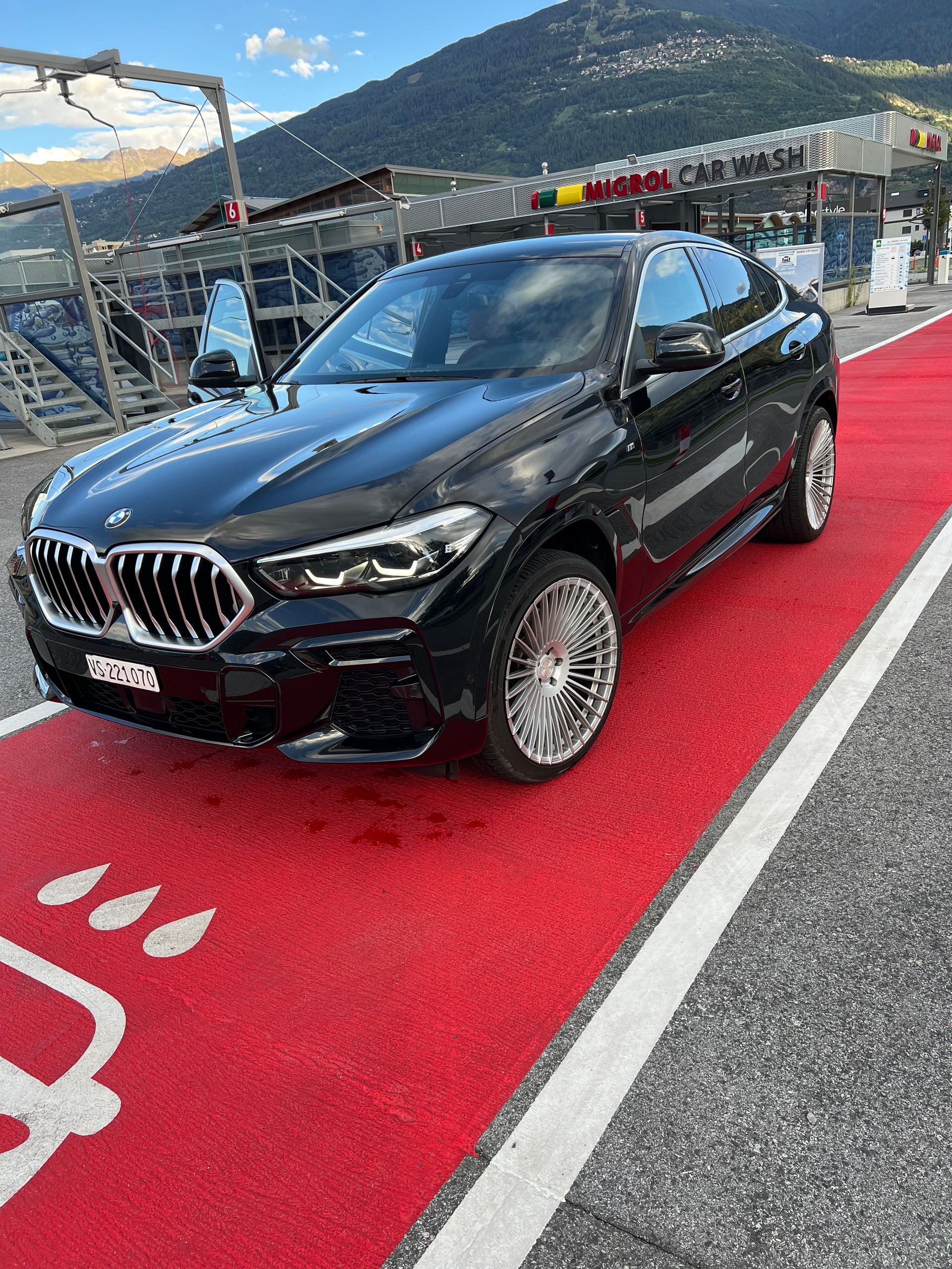 BMW X6 40i xDrive-image-3