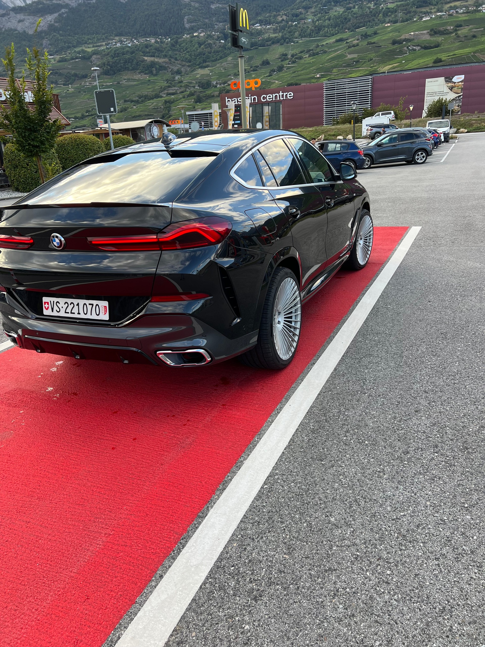 BMW X6 40i xDrive-image-1