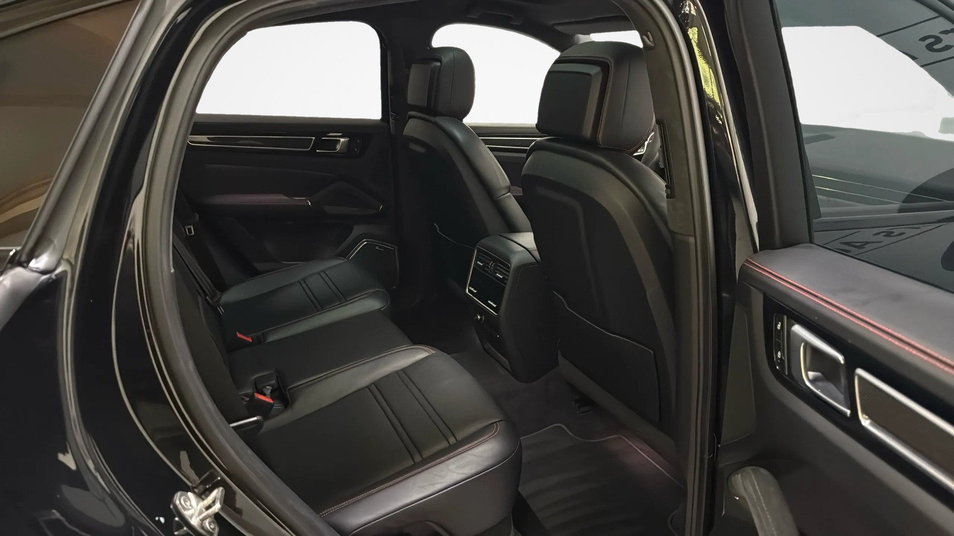 PORSCHE Cayenne GTS Coupé-image-8