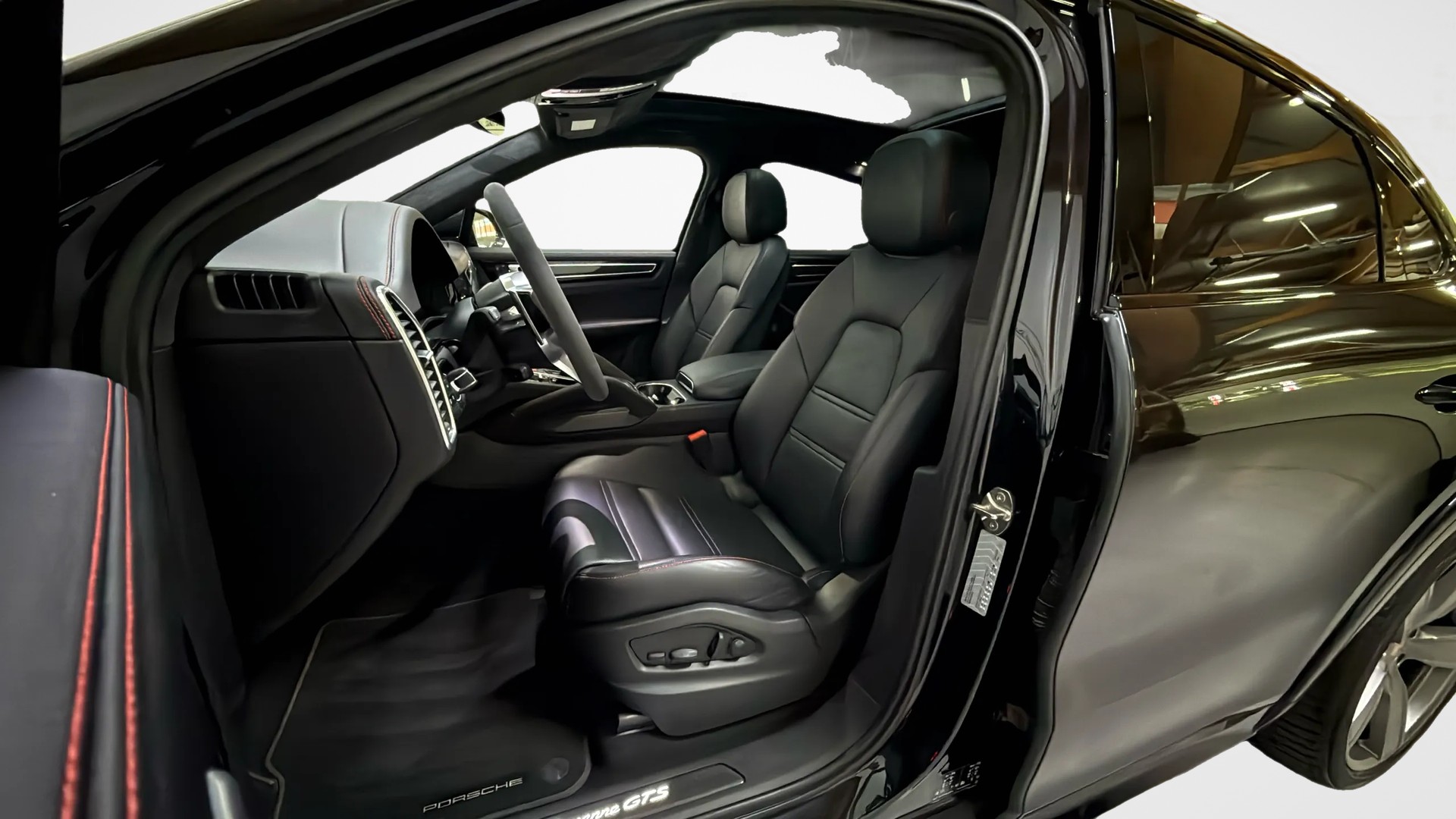 PORSCHE Cayenne GTS Coupé-image-12