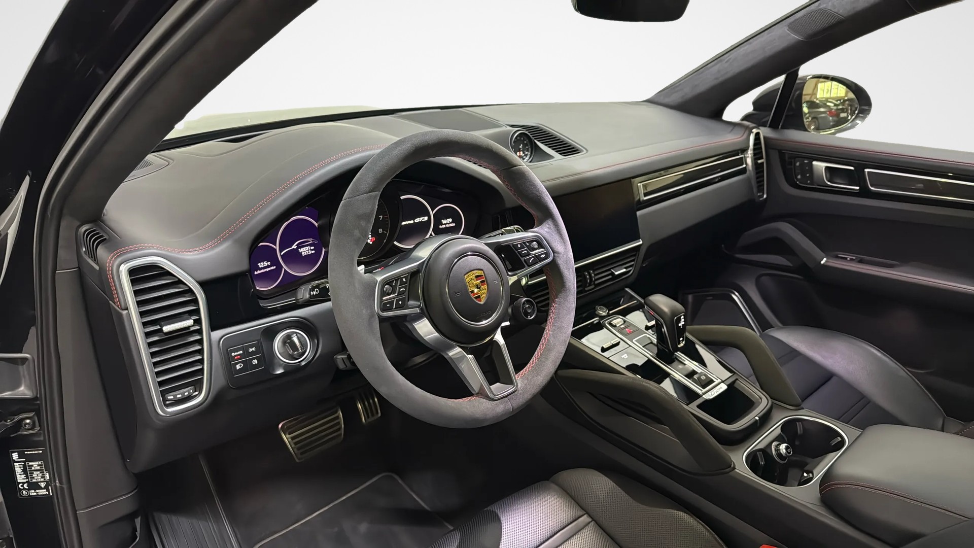 PORSCHE Cayenne GTS Coupé-image-14