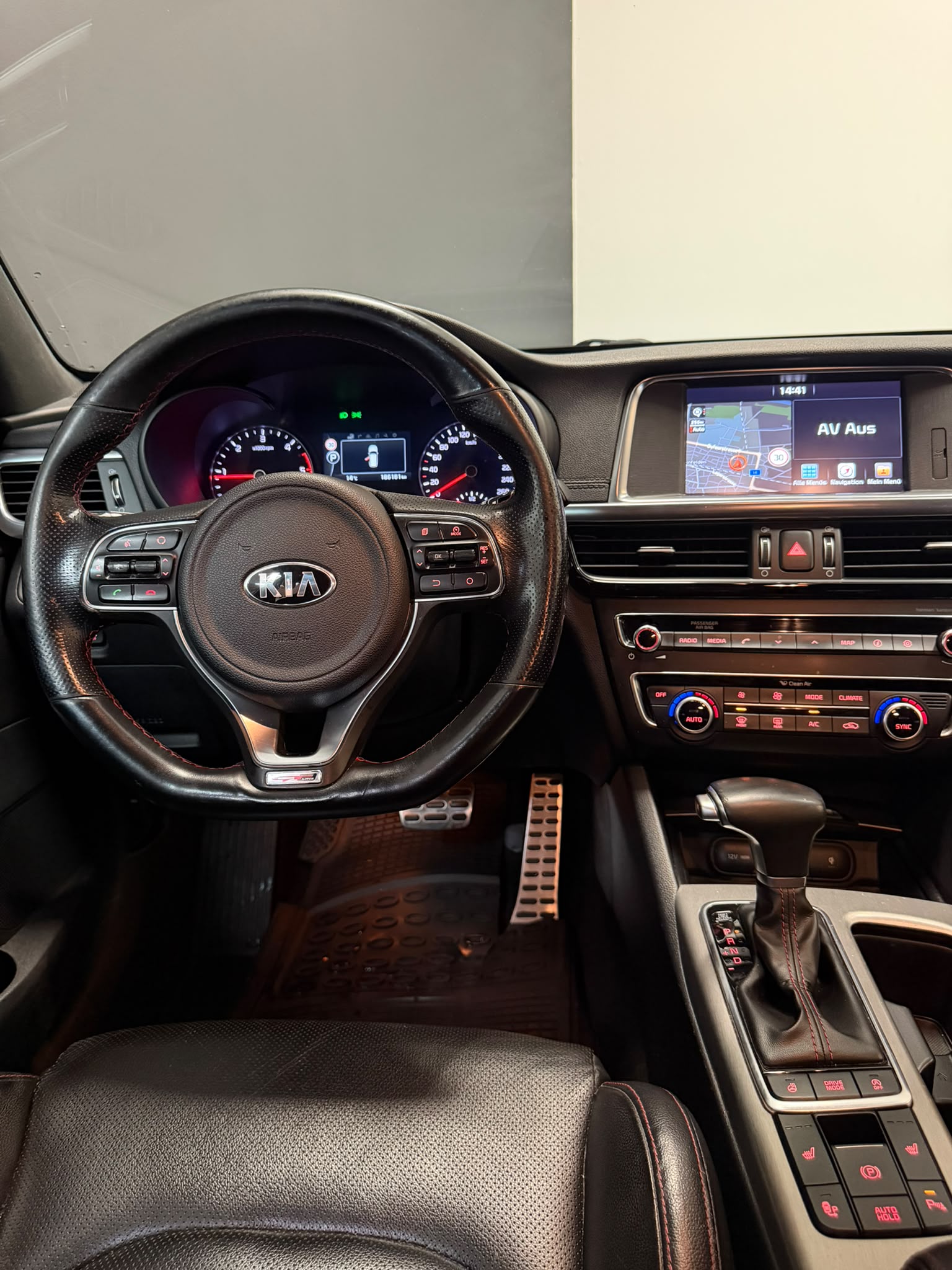 KIA Optima SW 1.7 CRDi Style GT Line DCT-image-8