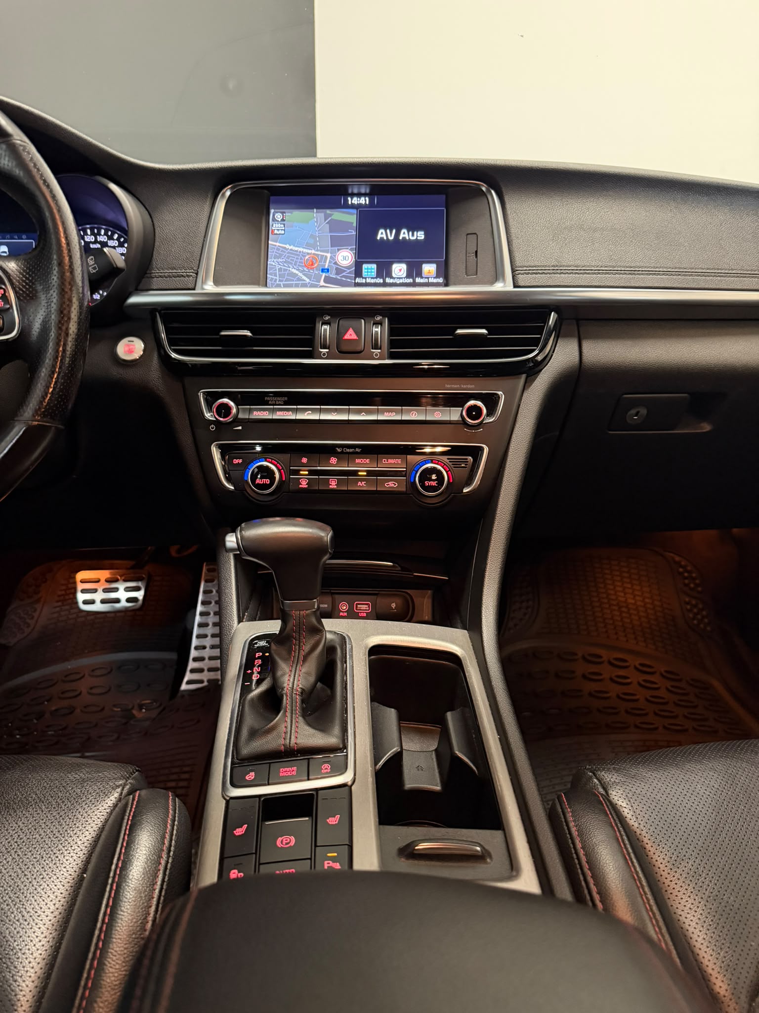 KIA Optima SW 1.7 CRDi Style GT Line DCT-image-9