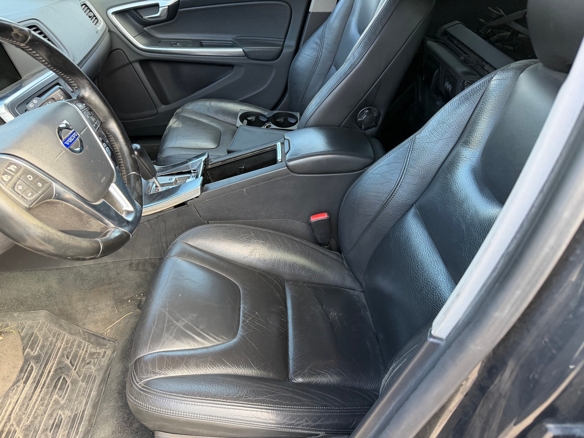 VOLVO V60 D5 AWD Geartronic-image-4