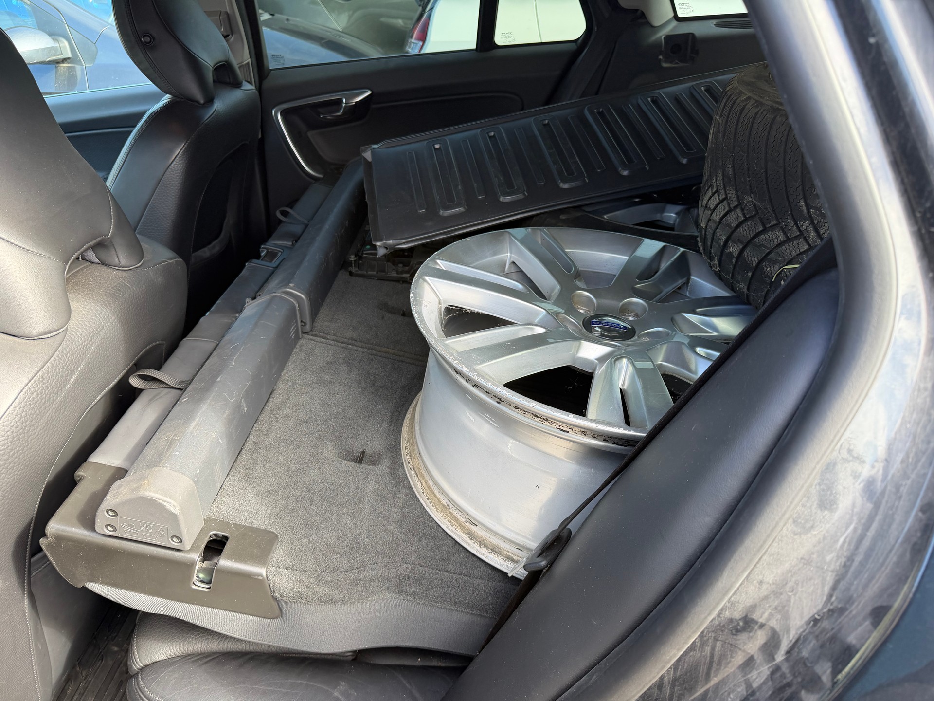 VOLVO V60 D5 AWD Geartronic-image-5