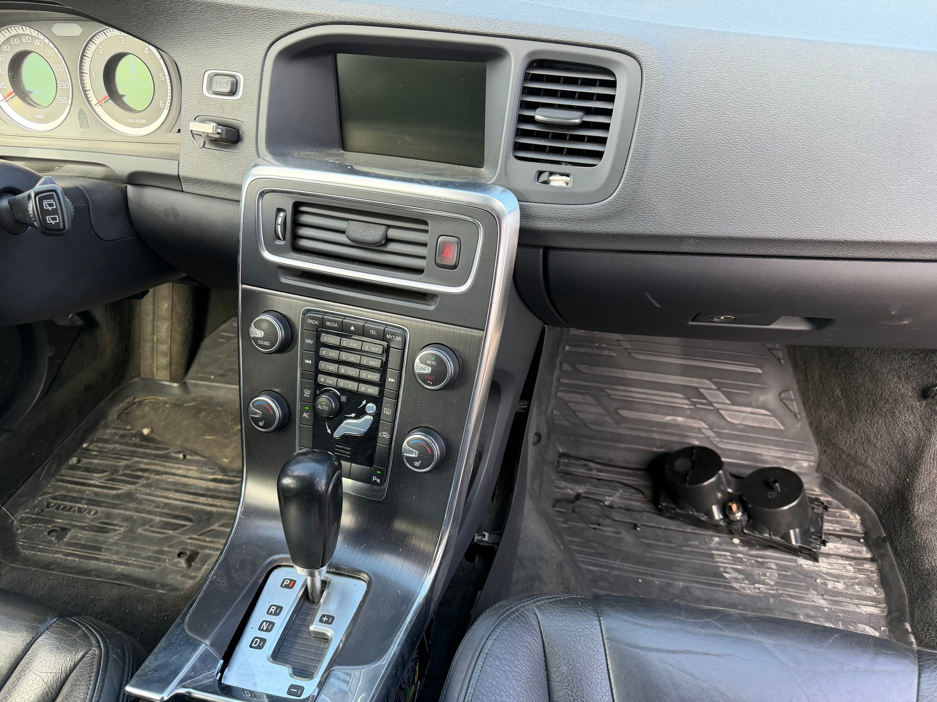 VOLVO V60 D5 AWD Geartronic-image-9