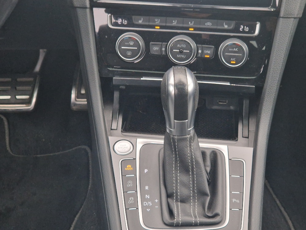 VW Golf " R " 300 CV-image-8