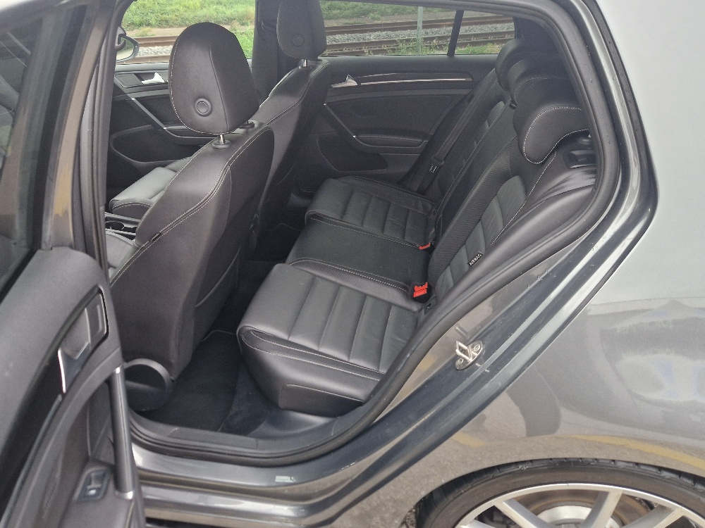VW Golf " R " 300 CV-image-10