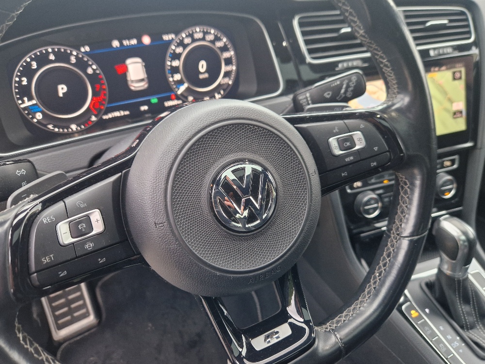 VW Golf " R " 300 CV-image-12
