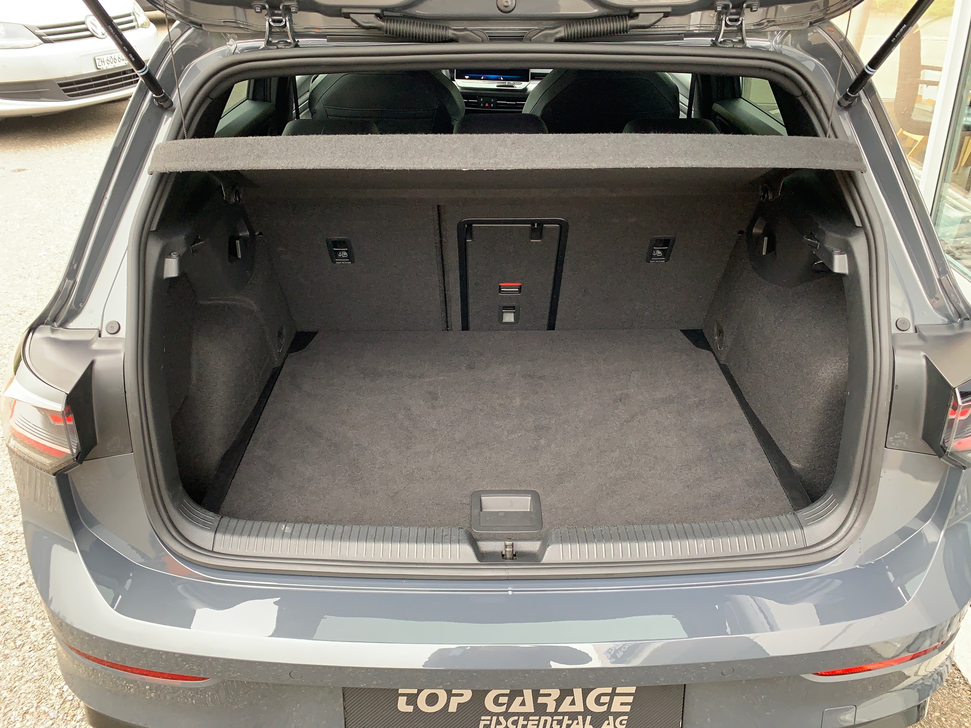 VW Golf 2.0 TSI R-Line DSG 4 Motion-image-16