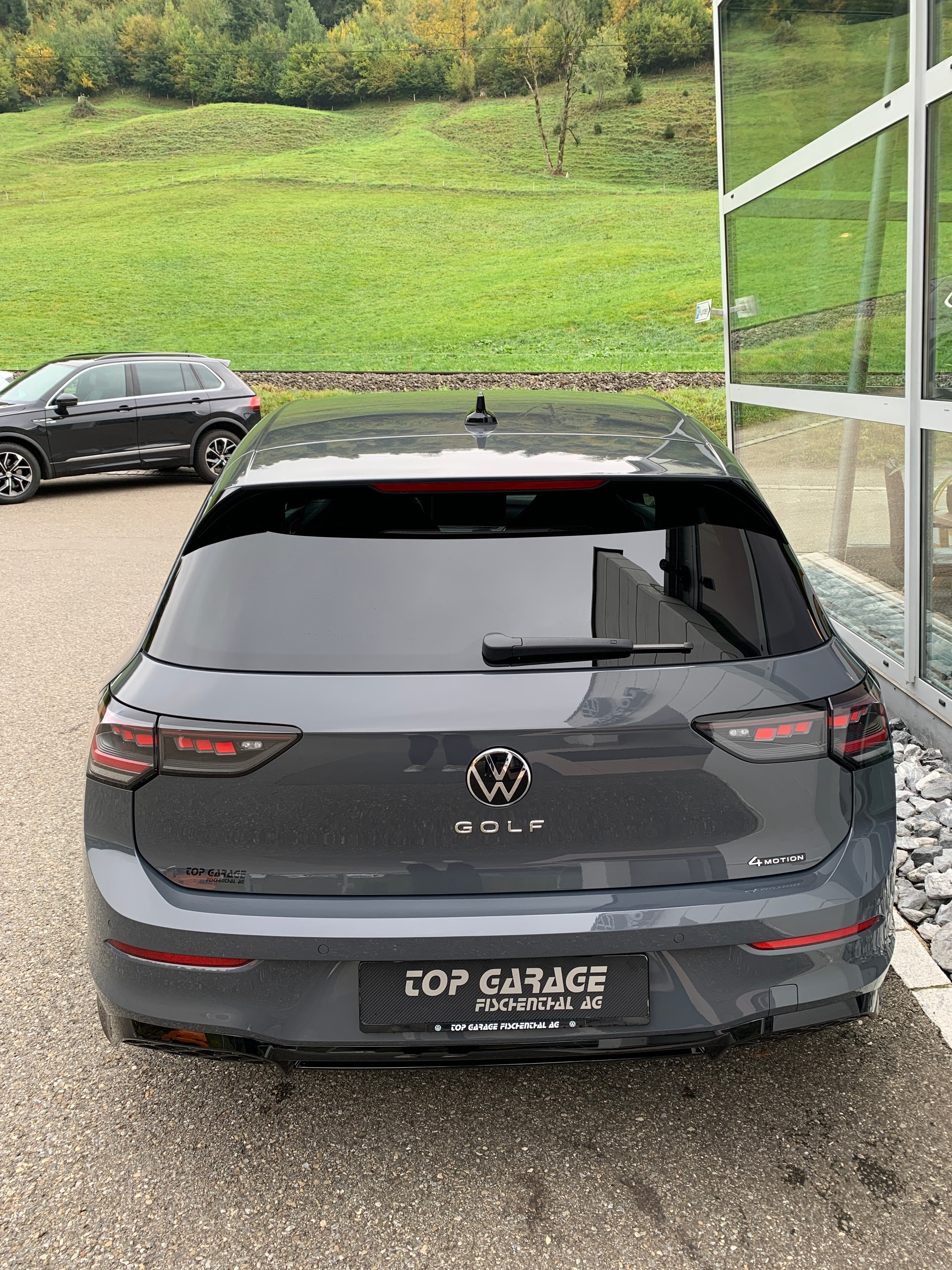 VW Golf 2.0 TSI R-Line DSG 4 Motion-image-5