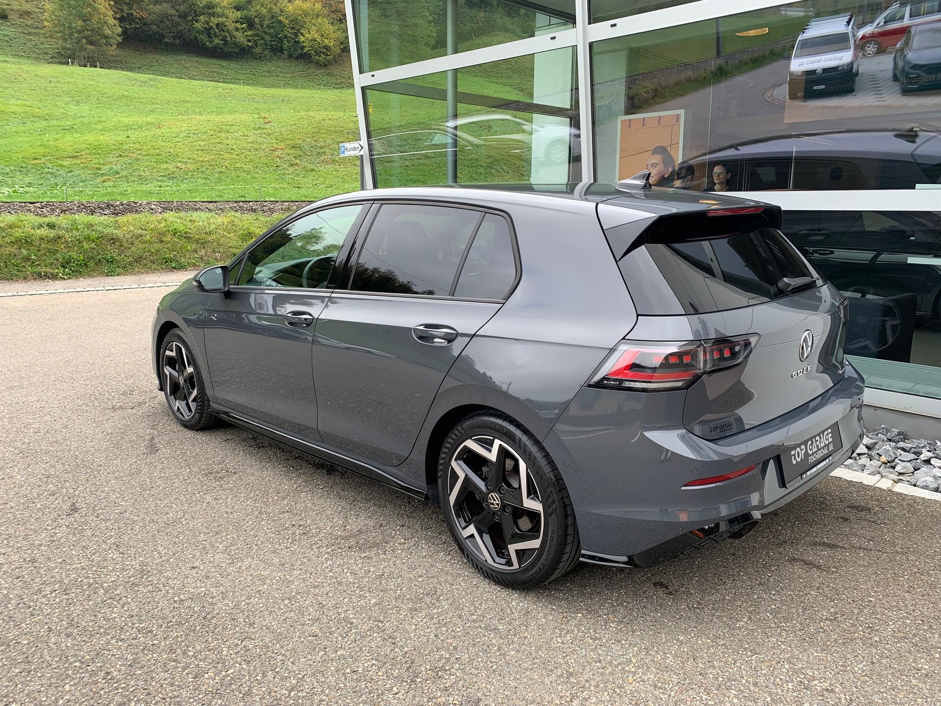 VW Golf 2.0 TSI R-Line DSG 4 Motion-image-4