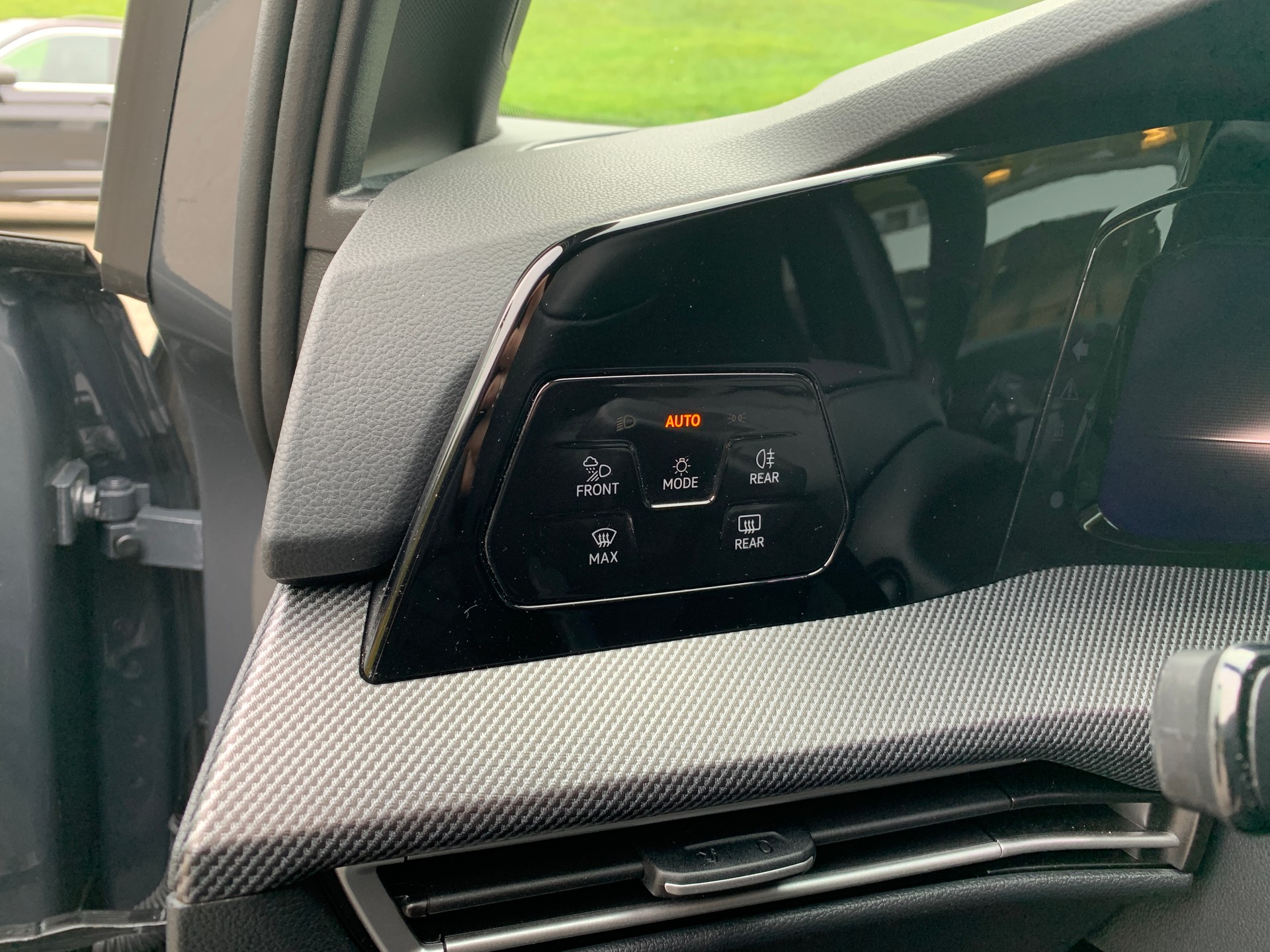 VW Golf 2.0 TSI R-Line DSG 4 Motion-image-9