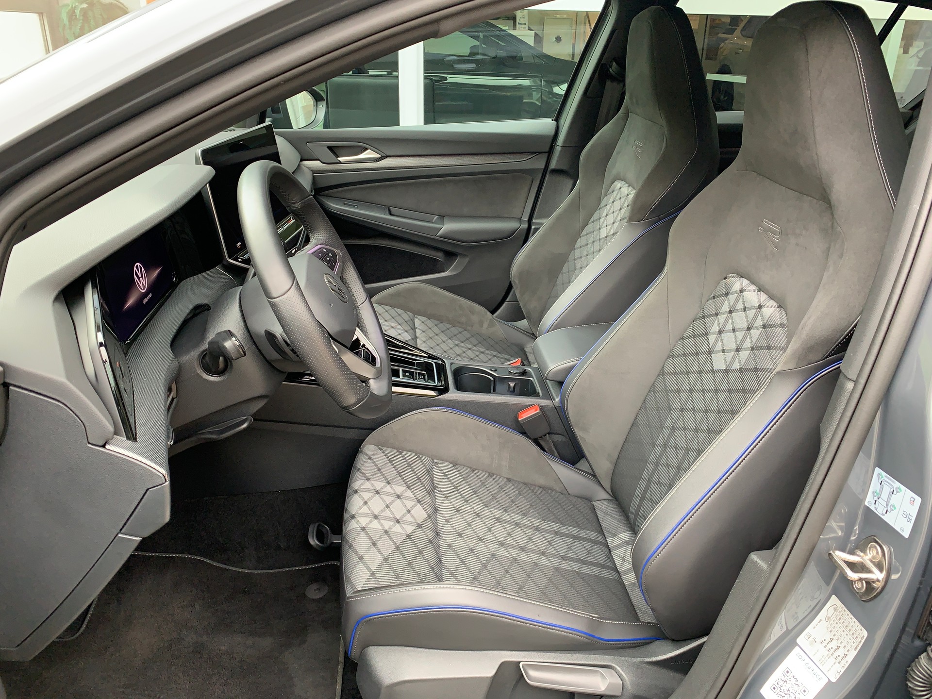 VW Golf 2.0 TSI R-Line DSG 4 Motion-image-8