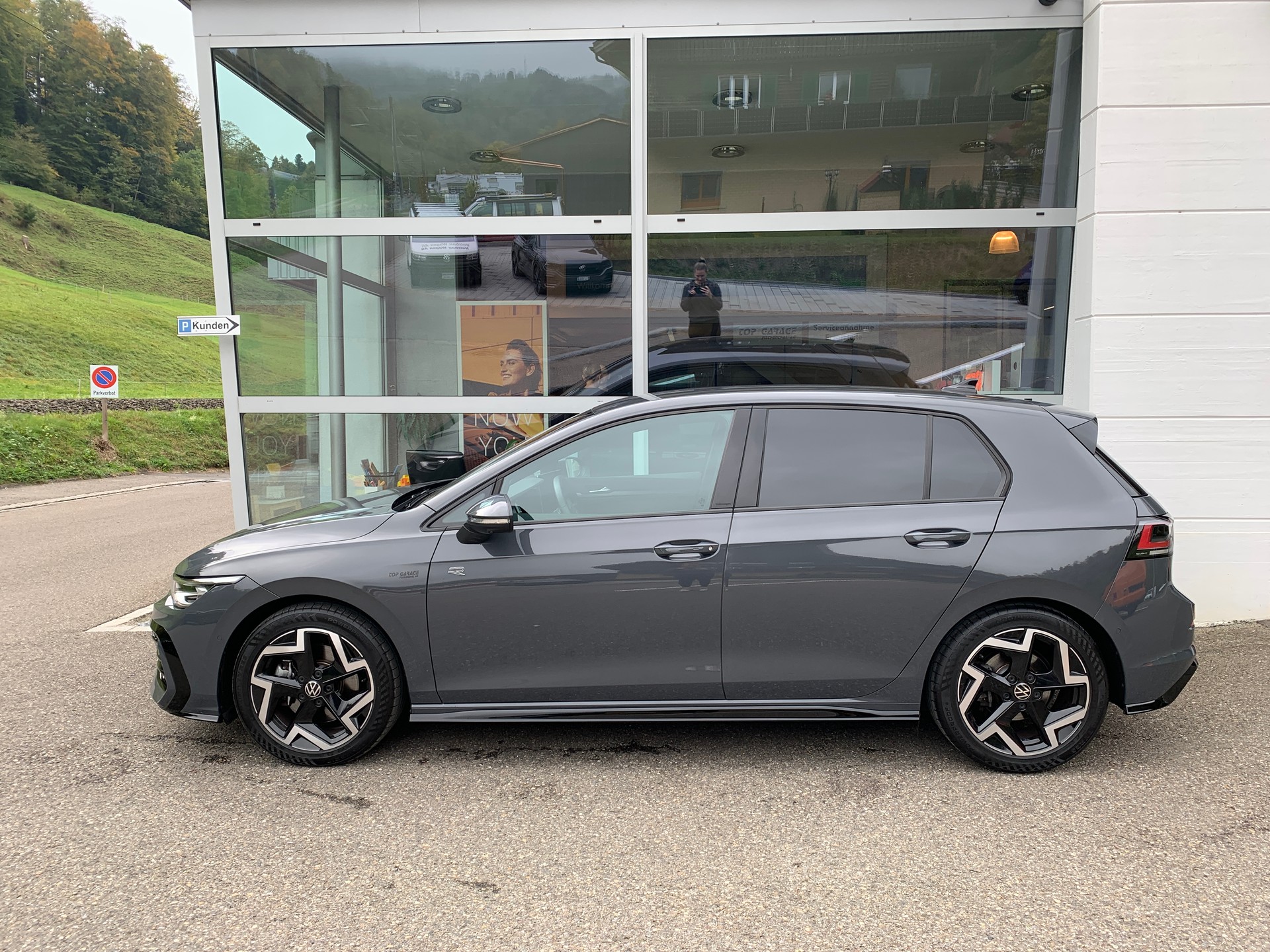 VW Golf 2.0 TSI R-Line DSG 4 Motion-image-3