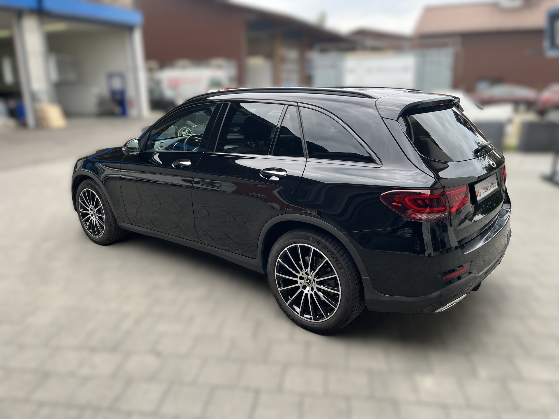 MERCEDES-BENZ GLC 300 d AMG Line 4m-image-1
