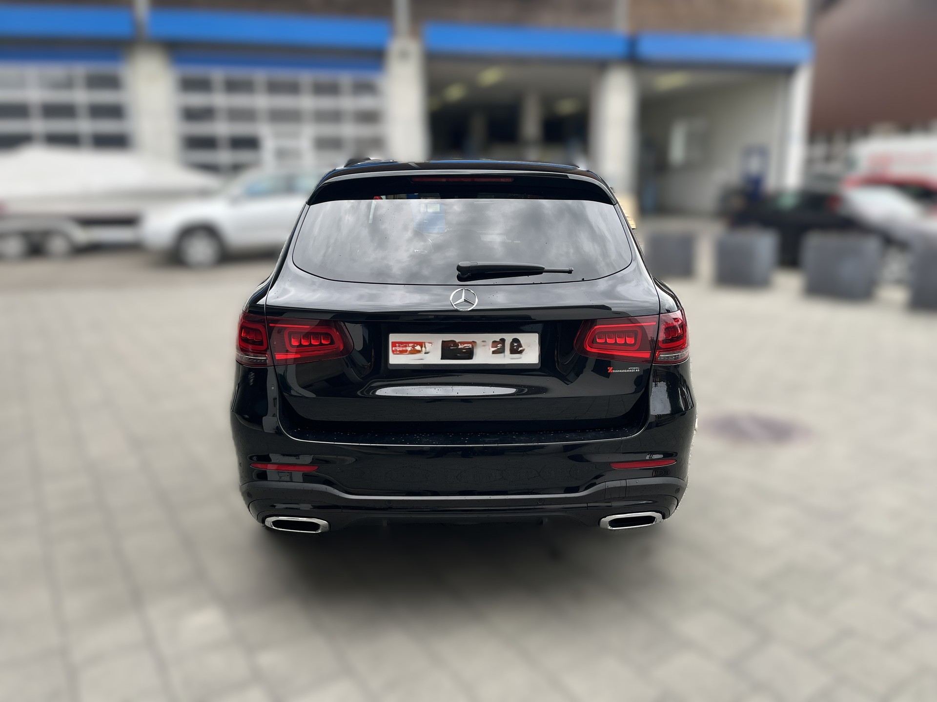 MERCEDES-BENZ GLC 300 d AMG Line 4m-image-4