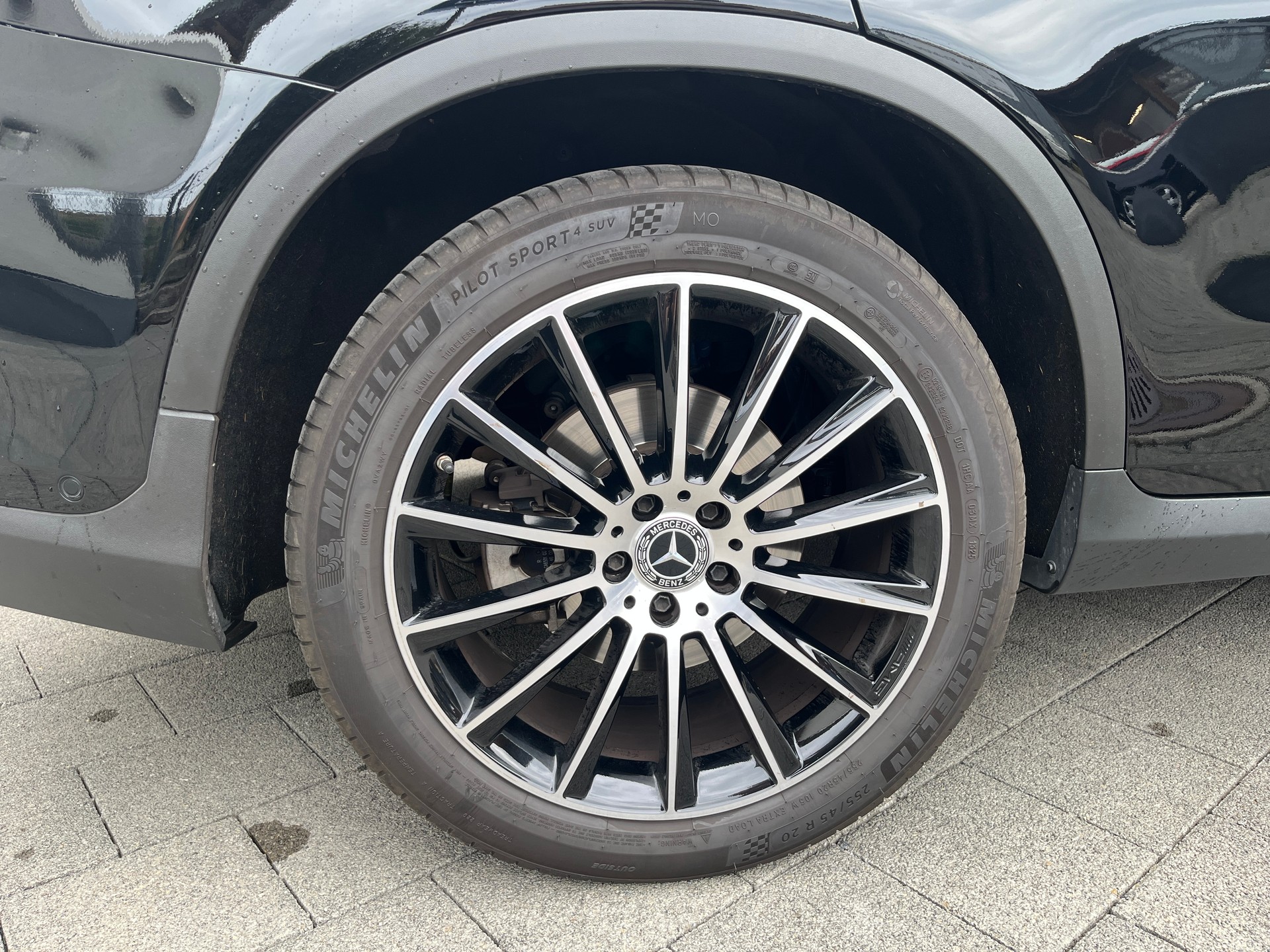 MERCEDES-BENZ GLC 300 d AMG Line 4m-image-5