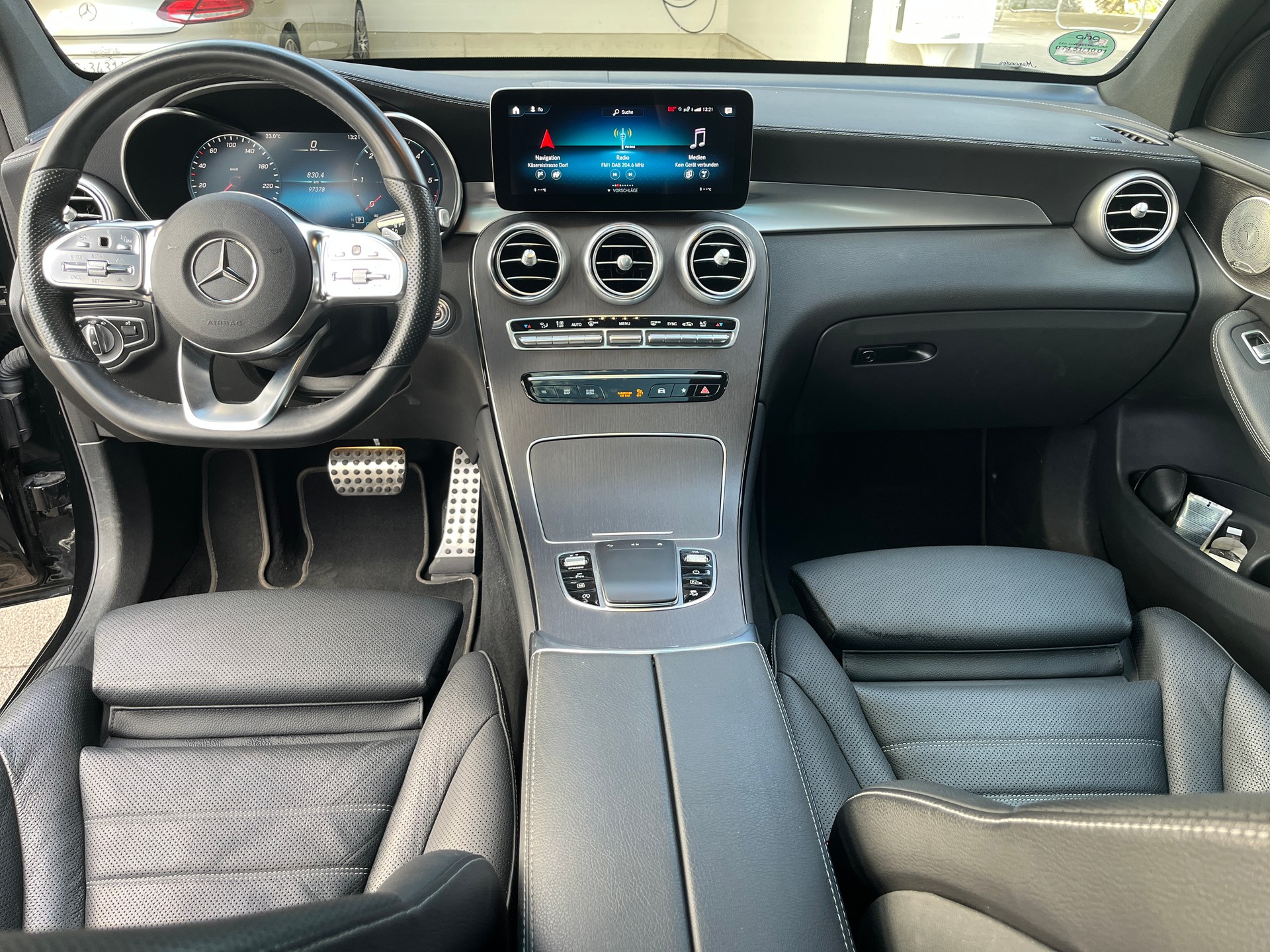 MERCEDES-BENZ GLC 300 d AMG Line 4m-image-6