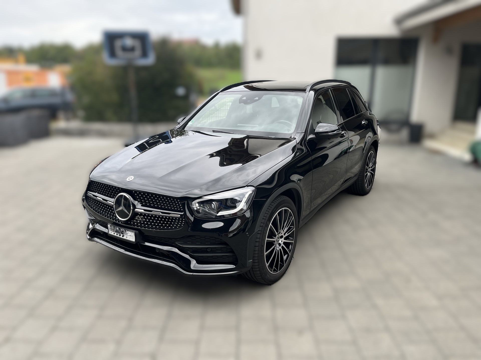 MERCEDES-BENZ GLC 300 d AMG Line 4m-image-0