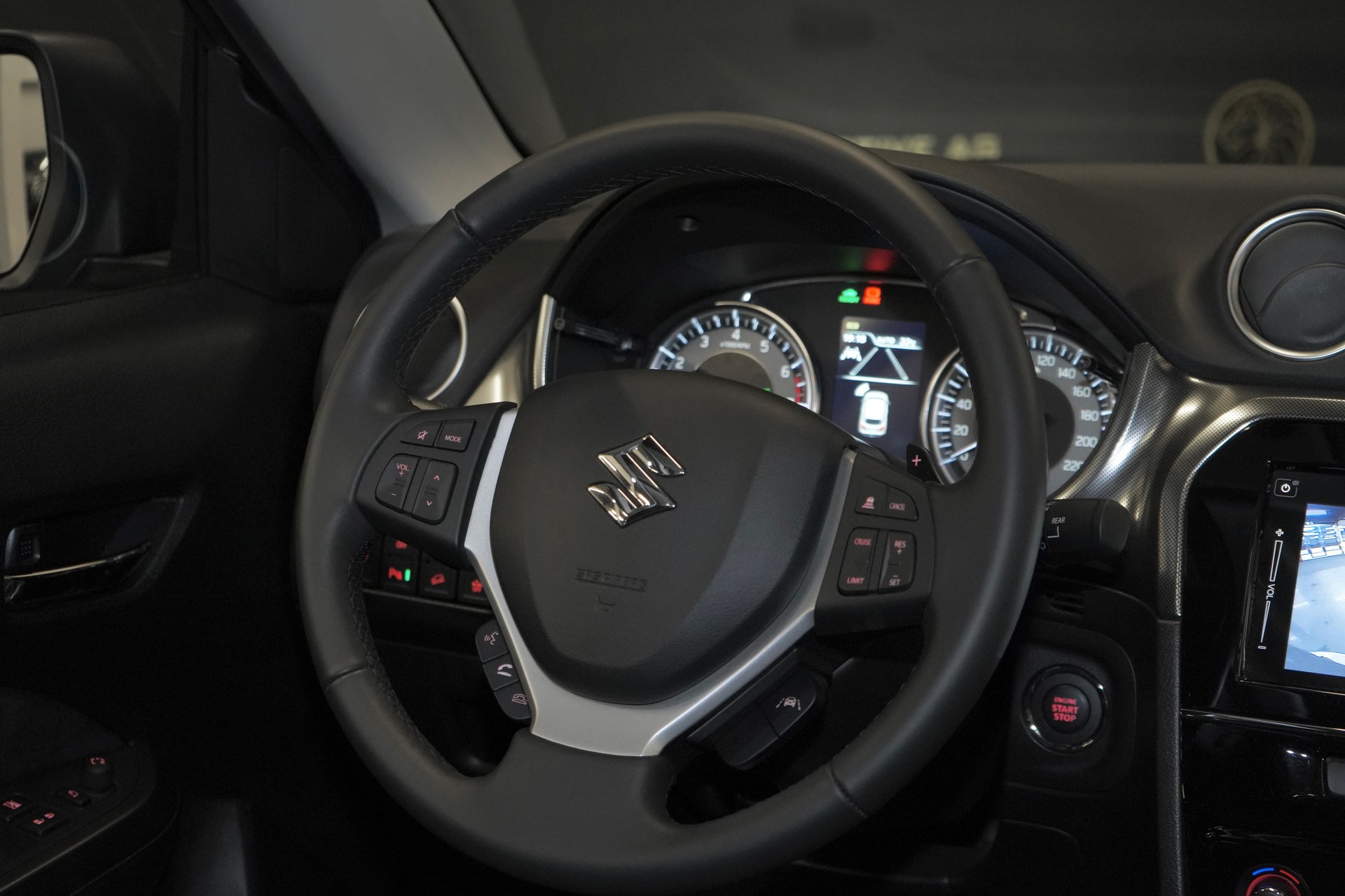 SUZUKI Vitara 1.5 Hybrid Compact Top 4x4 AGS SWISS EDITION-image-5