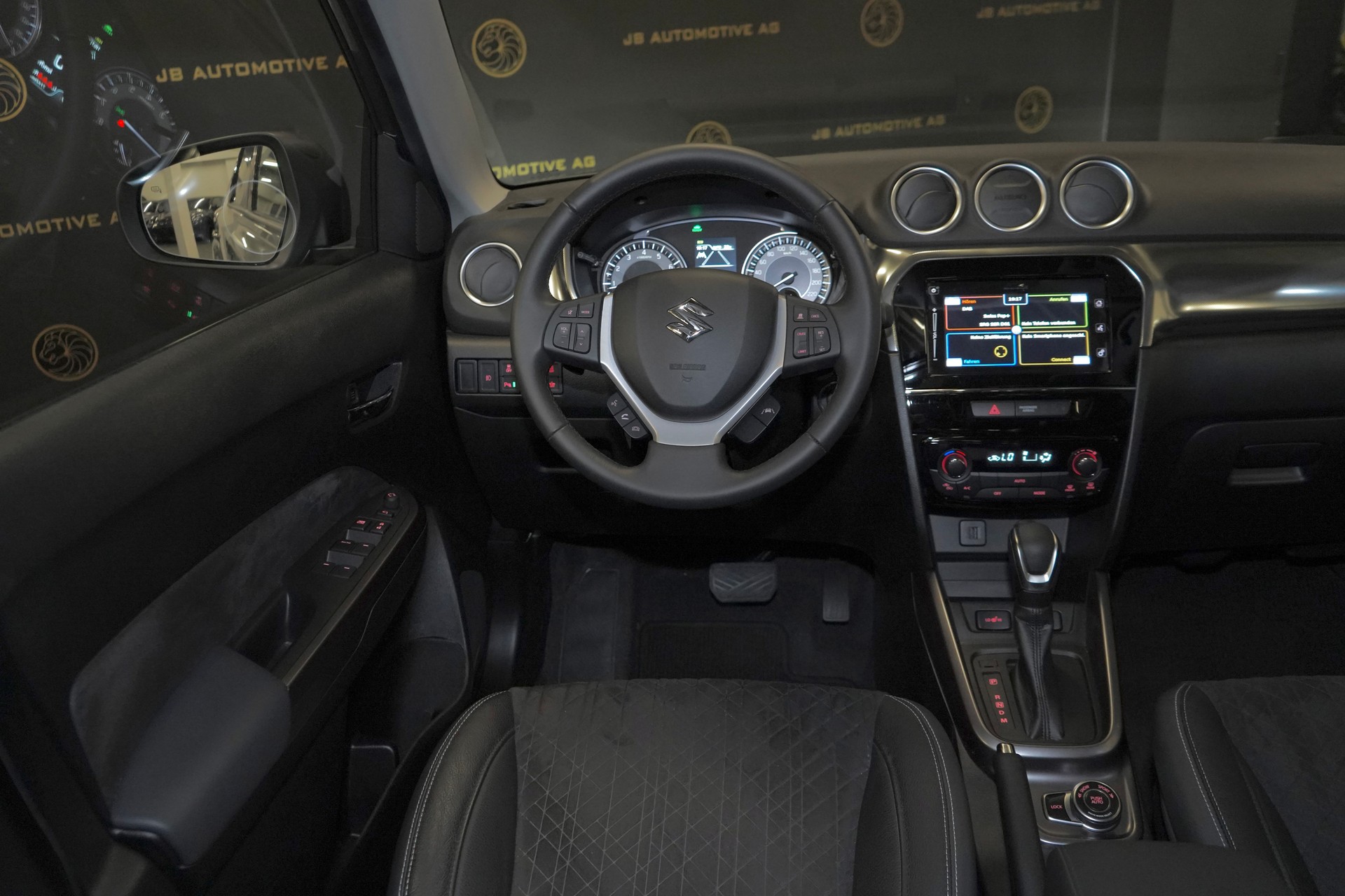 SUZUKI Vitara 1.5 Hybrid Compact Top 4x4 AGS SWISS EDITION-image-2