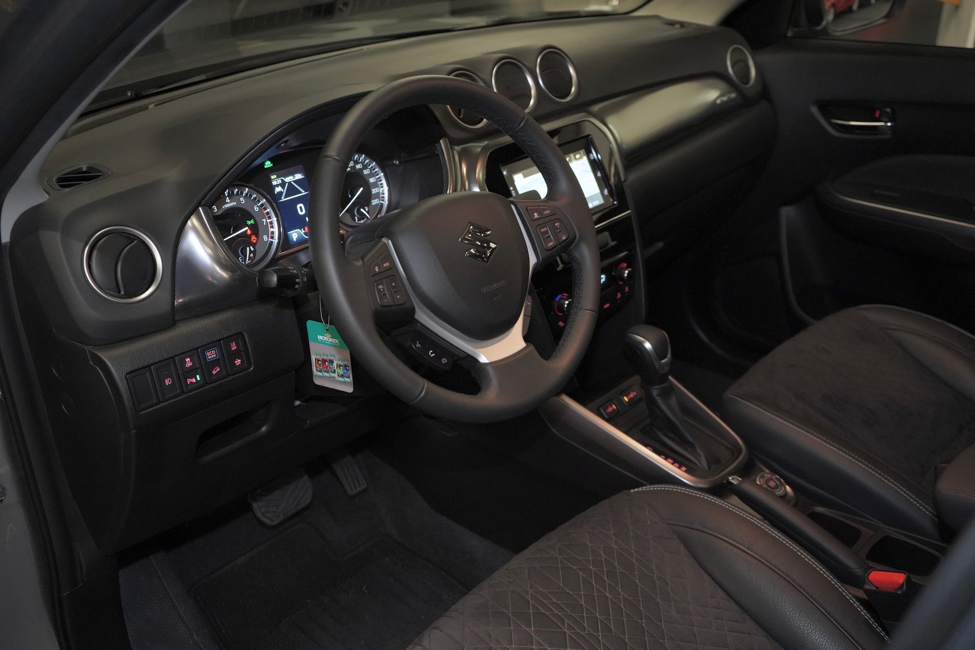 SUZUKI Vitara 1.5 Hybrid Compact Top 4x4 AGS SWISS EDITION-image-3