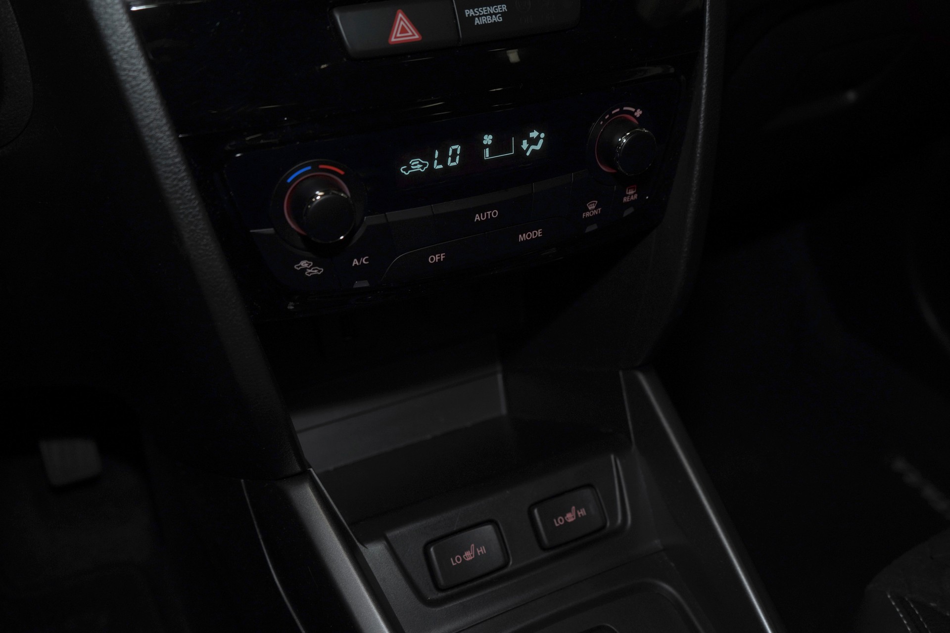 SUZUKI Vitara 1.5 Hybrid Compact Top 4x4 AGS SWISS EDITION-image-4